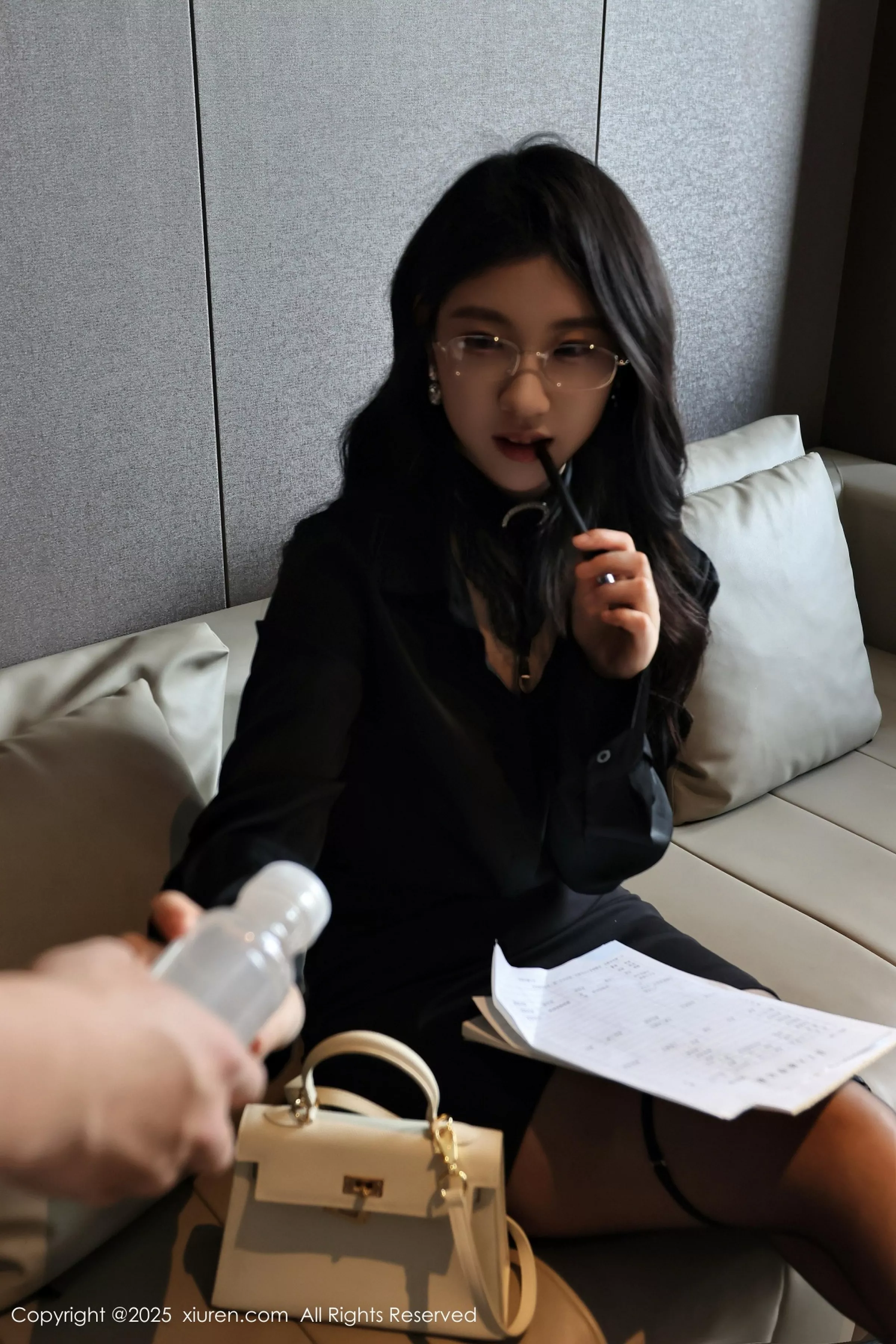 秀人集.com_[XiuRen秀人网]No.10167_模特小芭乐性感黑色OL服饰配超薄黑丝秀翘臀美腿完美诱惑写真75P