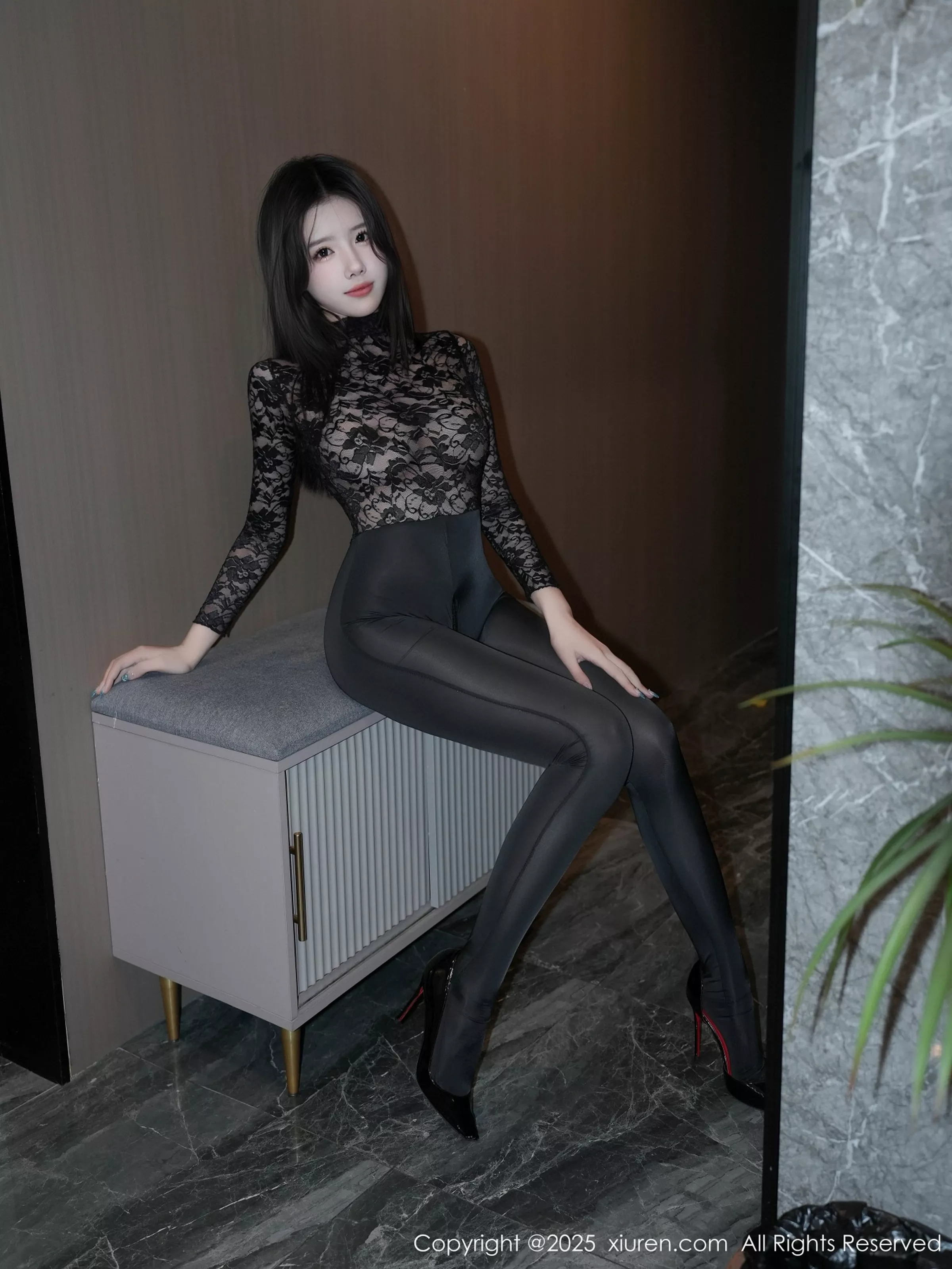 秀人集.com_[XiuRen秀人网]No.10171_模特袁圆性感黑色蕾丝服饰配黑丝连体衣秀曼妙身姿惹火诱惑写真57P