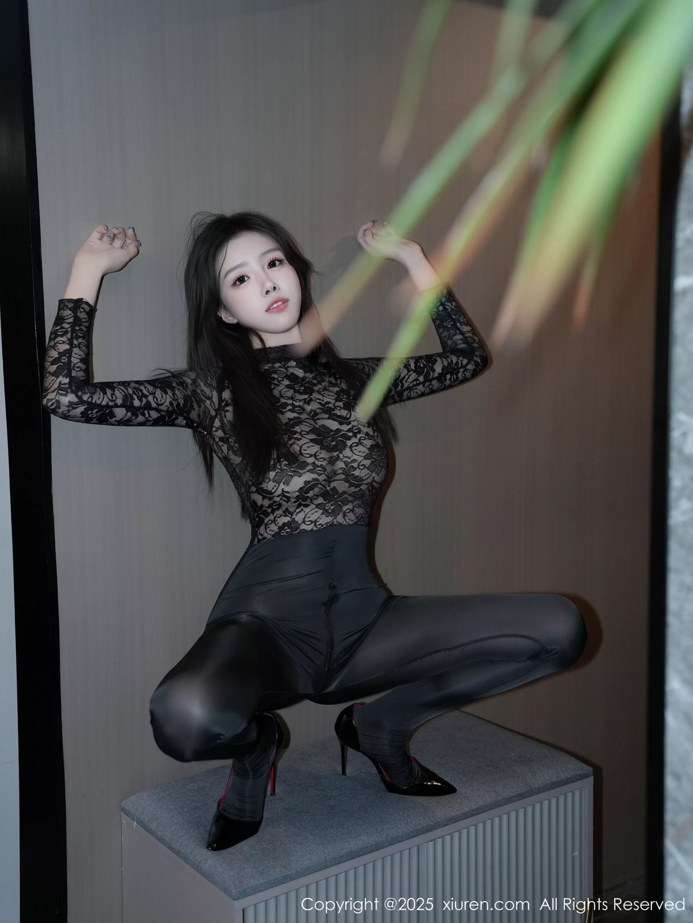 秀人集.com_[XiuRen秀人网]No.10171_模特袁圆性感黑色蕾丝服饰配黑丝连体衣秀曼妙身姿惹火诱惑写真57P