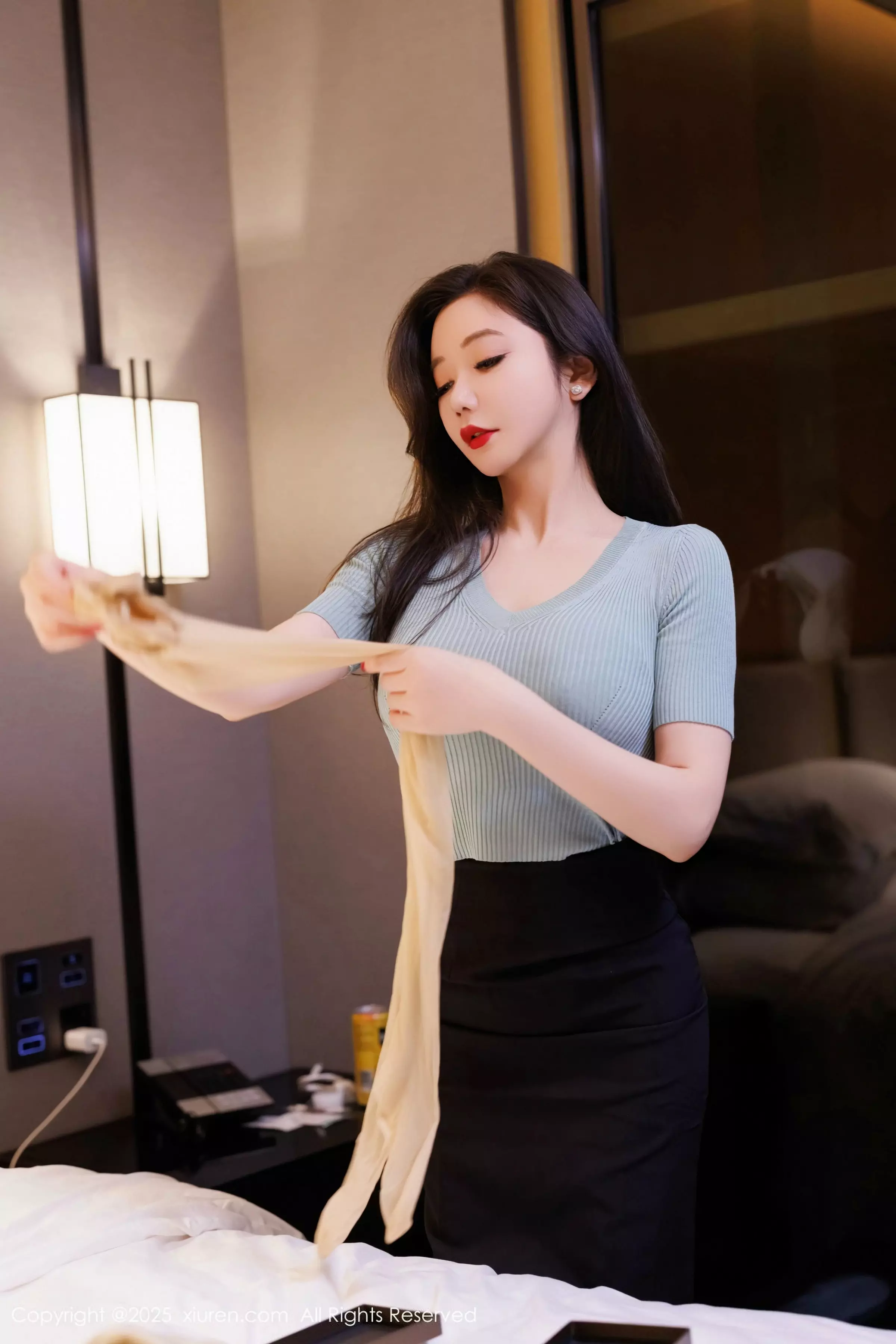 秀人集.com_[XiuRen秀人网]No.10060_女神心妍小公主性感蓝T配黑短裙露黑丝吊袜秀翘臀美腿诱惑写真62P