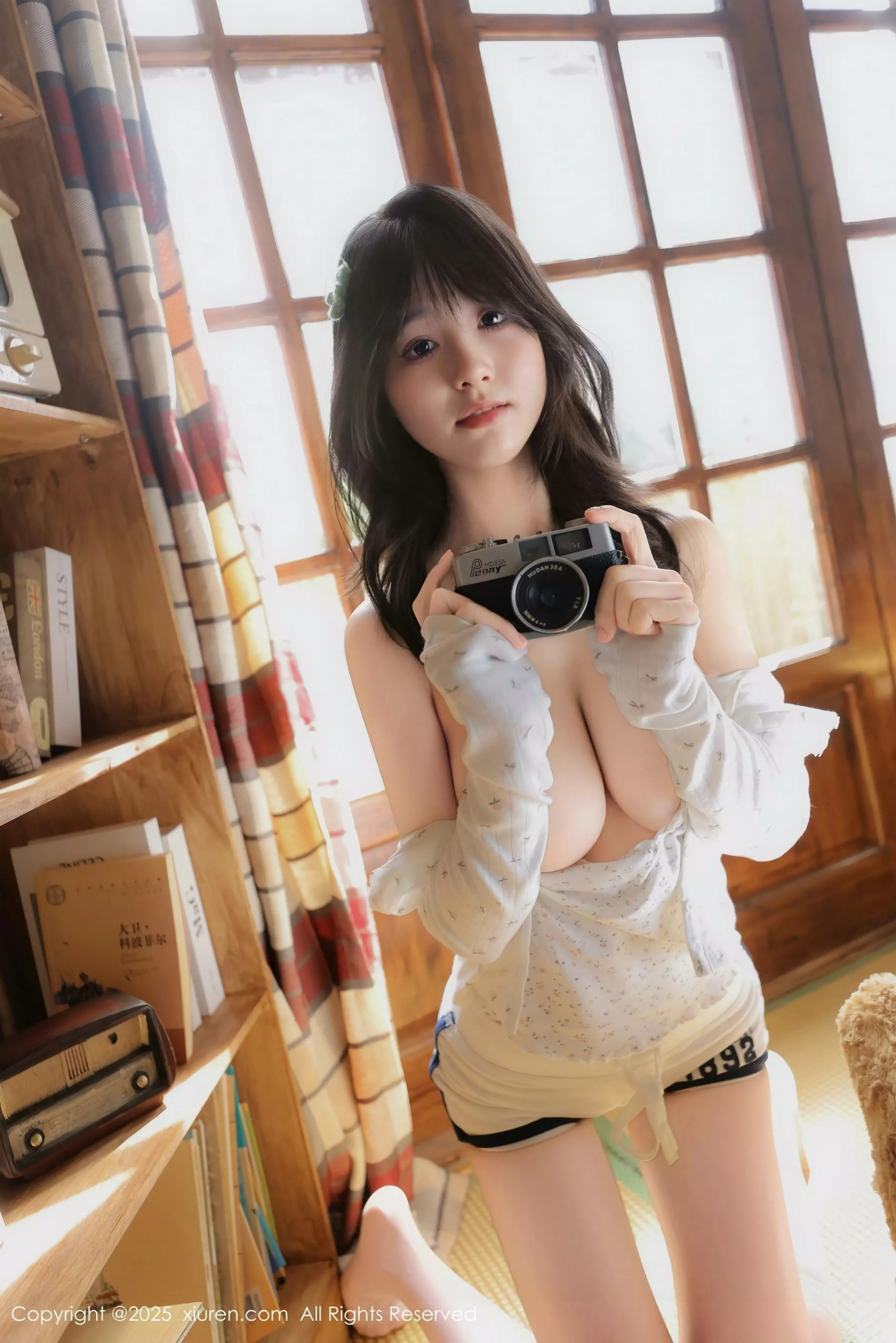 秀人集.com_[XiuRen秀人网]No.10073_模特奶芙乔乔性感原木棉吊带配白色丝袜秀凹凸身材完美诱惑写真70P