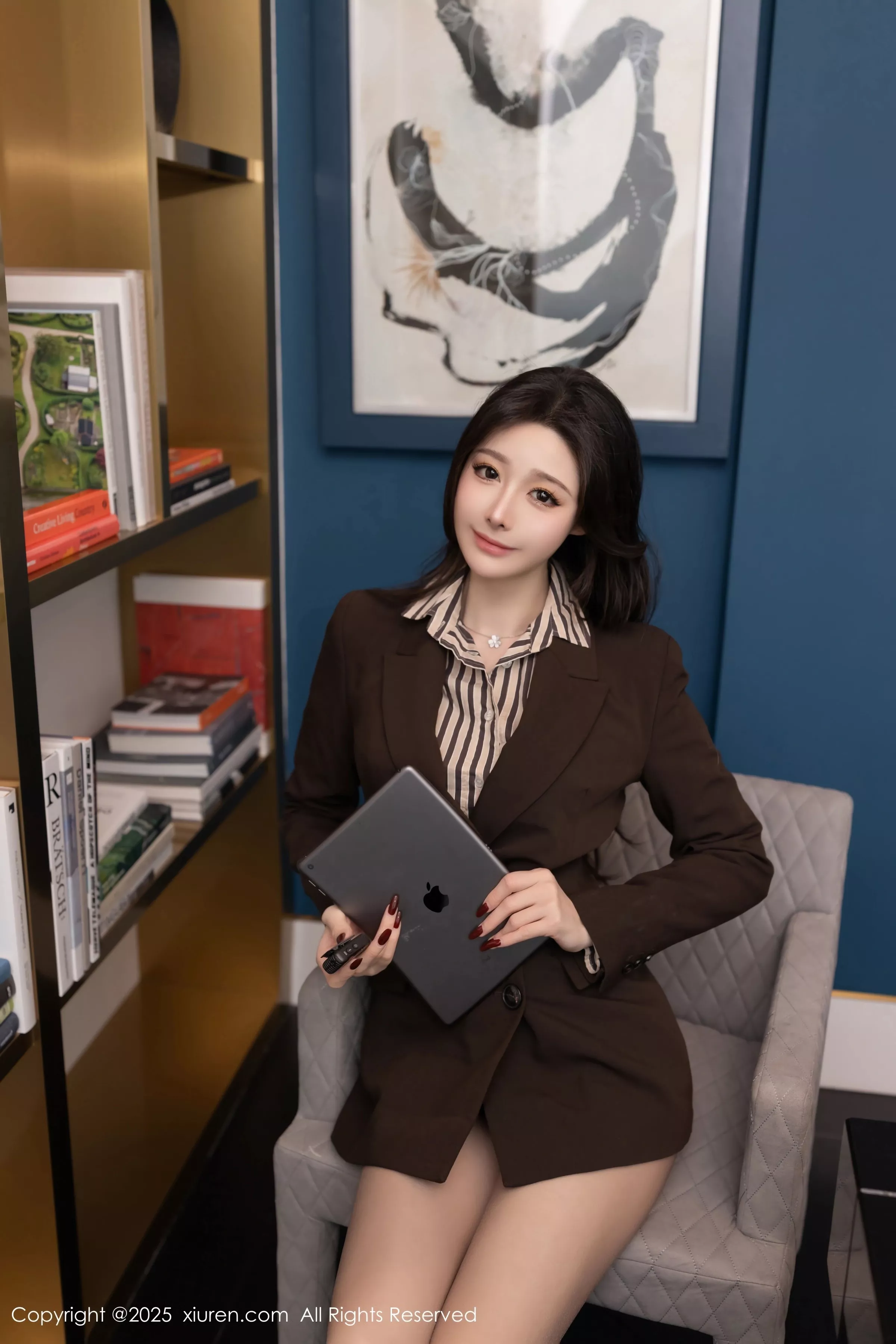 秀人集.com_[XiuRen秀人网]No.10202_模特小逗逗性感衬衫露紫色蕾丝内衣配黑丝袜秀曼妙身姿诱惑写真80P