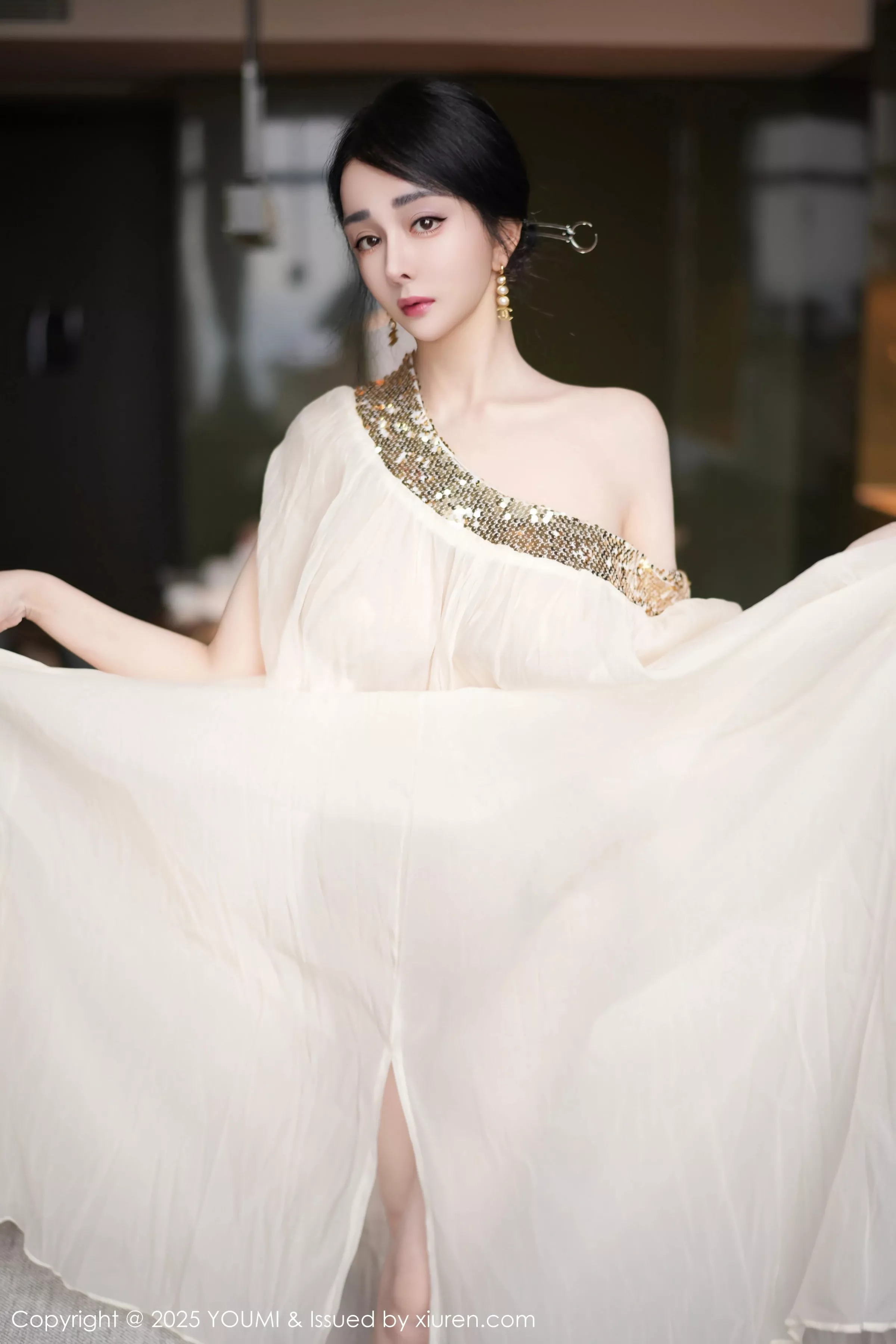 秀人集.com_[YouMi尤蜜荟]Vol.1132_模特允爾薄纱服饰露性感金色吊坠式情趣内衣秀丰腴身姿诱惑写真62P