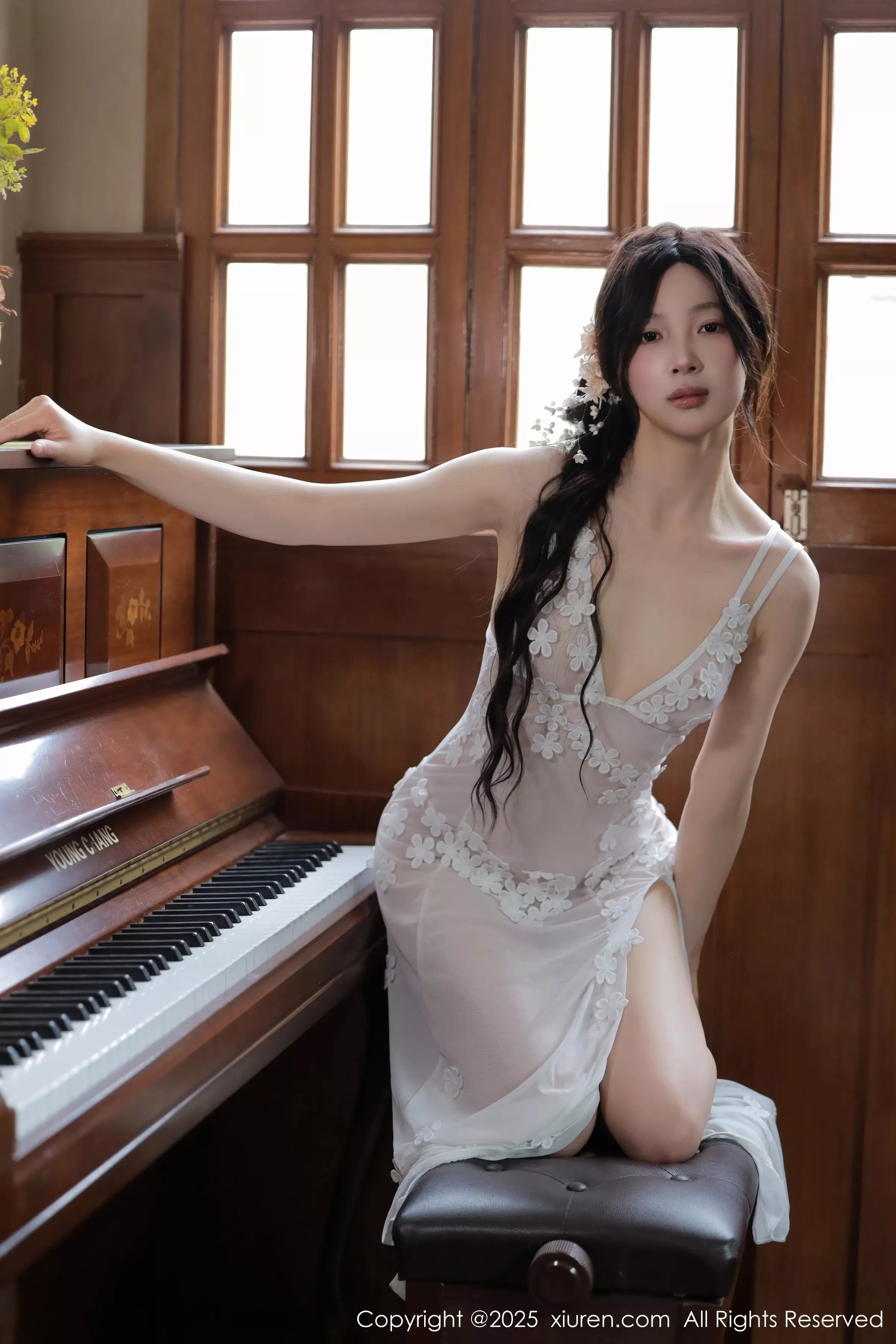 秀人集.com_[XiuRen秀人网]No.10198_新人模特橙子酱Lillian白色蕾丝裙露金属情趣内衣秀美腿诱惑写真78P