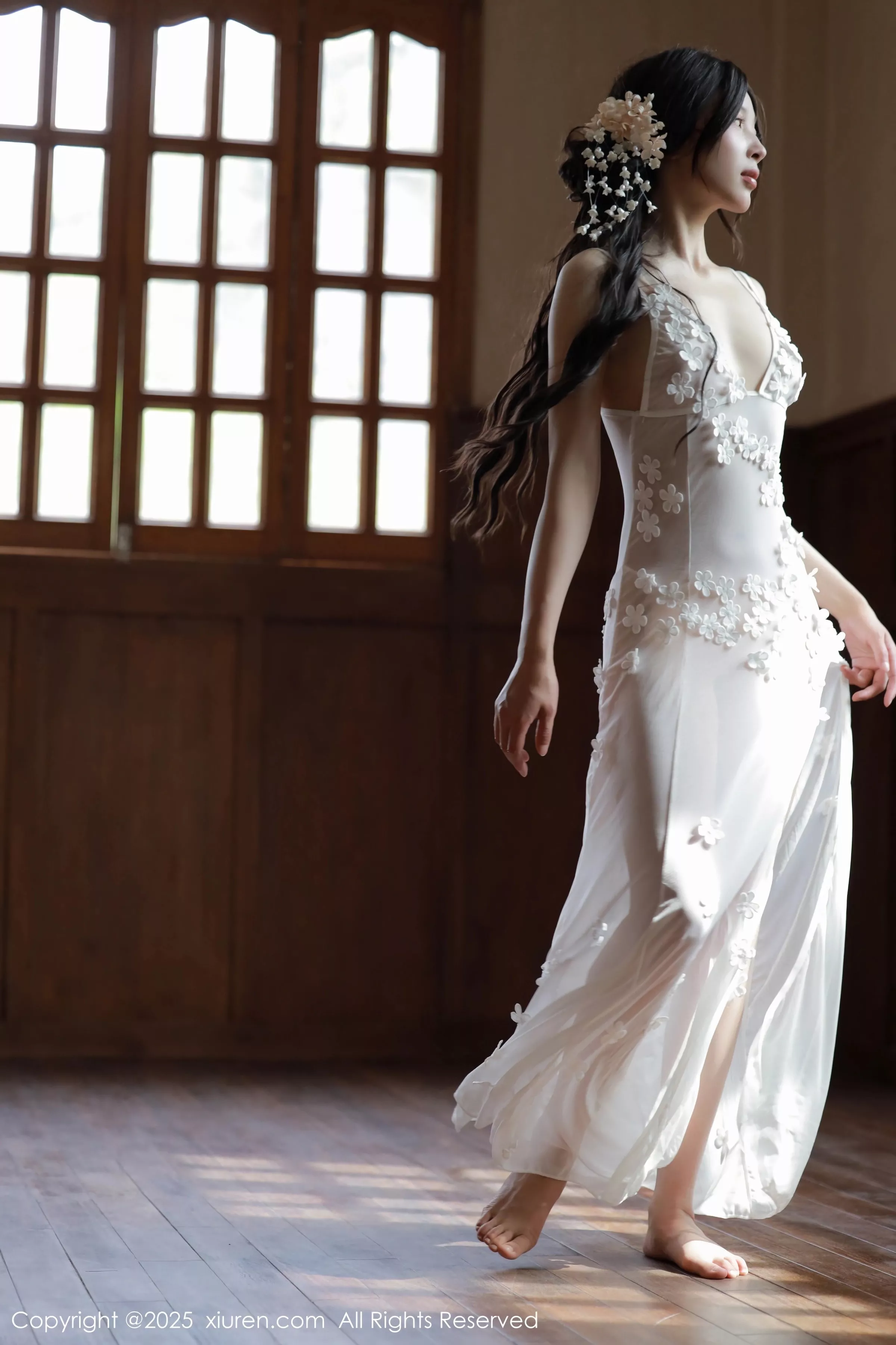 秀人集.com_[XiuRen秀人网]No.10198_新人模特橙子酱Lillian白色蕾丝裙露金属情趣内衣秀美腿诱惑写真78P