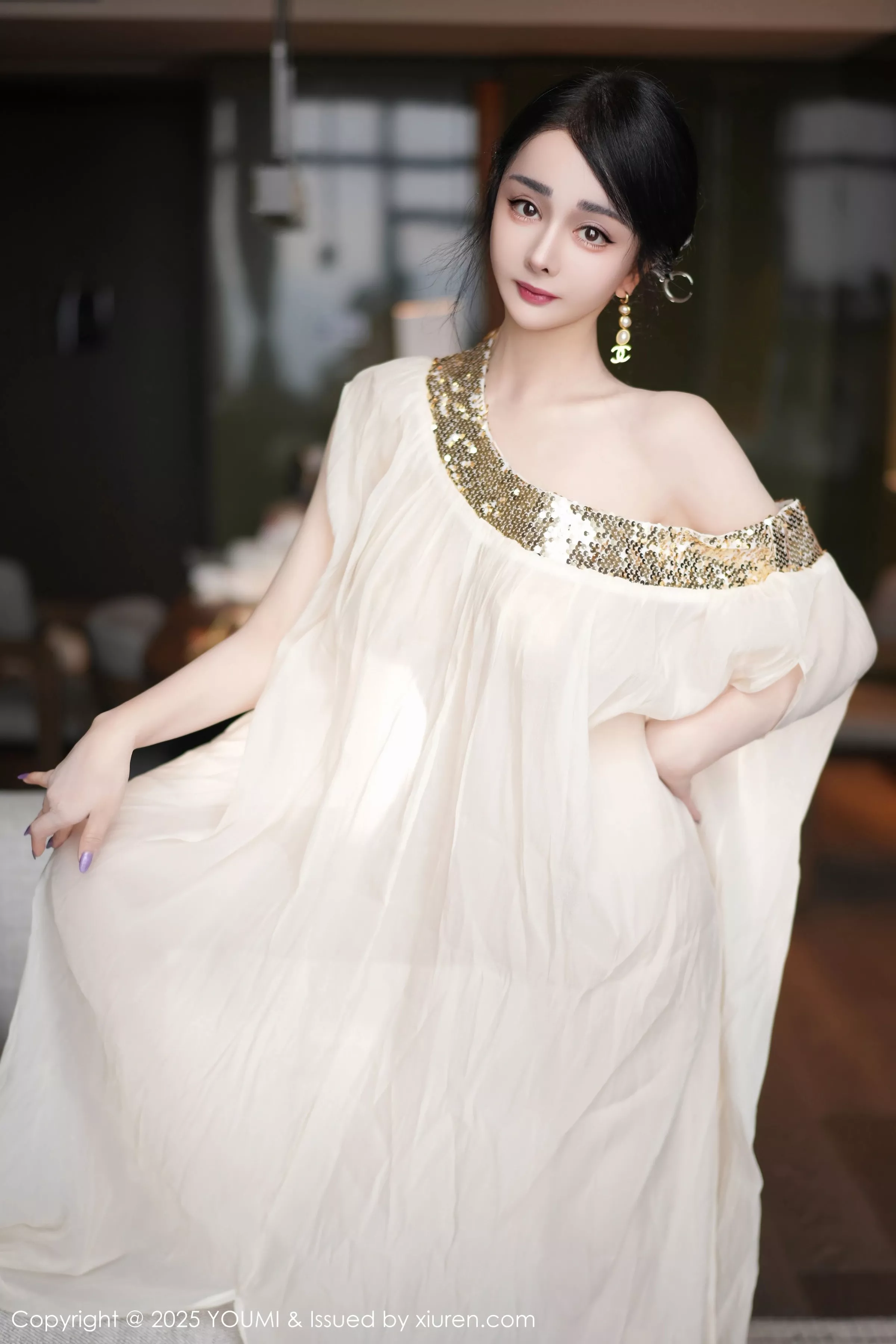 秀人集.com_[YouMi尤蜜荟]Vol.1132_模特允爾薄纱服饰露性感金色吊坠式情趣内衣秀丰腴身姿诱惑写真62P