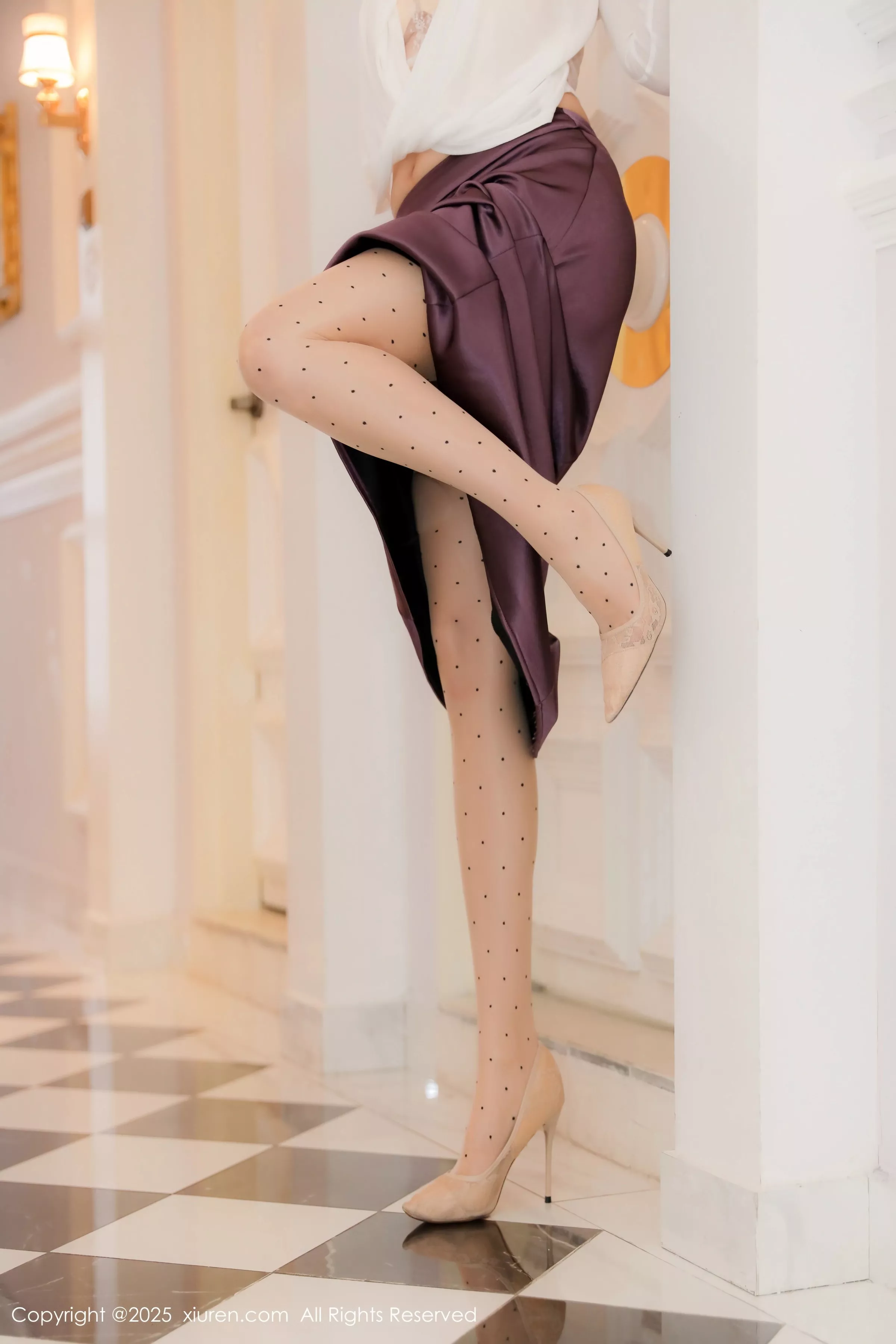 秀人集.com_[XiuRen秀人网]No.10201_模特Candy糖糖白上衣配紫色长裙露肉丝吊袜秀丰腴身材诱惑写真75P