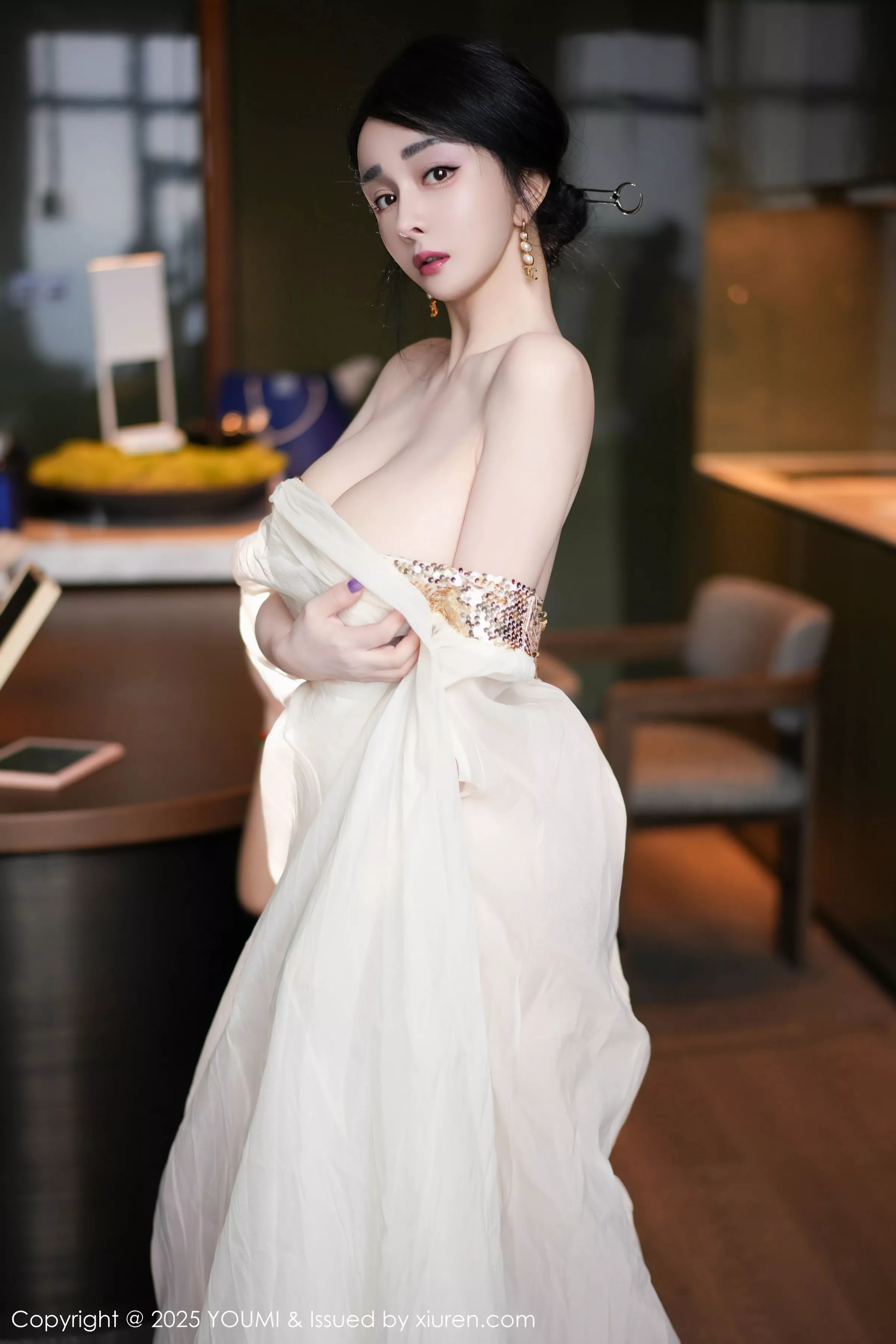 秀人集.com_[YouMi尤蜜荟]Vol.1132_模特允爾薄纱服饰露性感金色吊坠式情趣内衣秀丰腴身姿诱惑写真62P