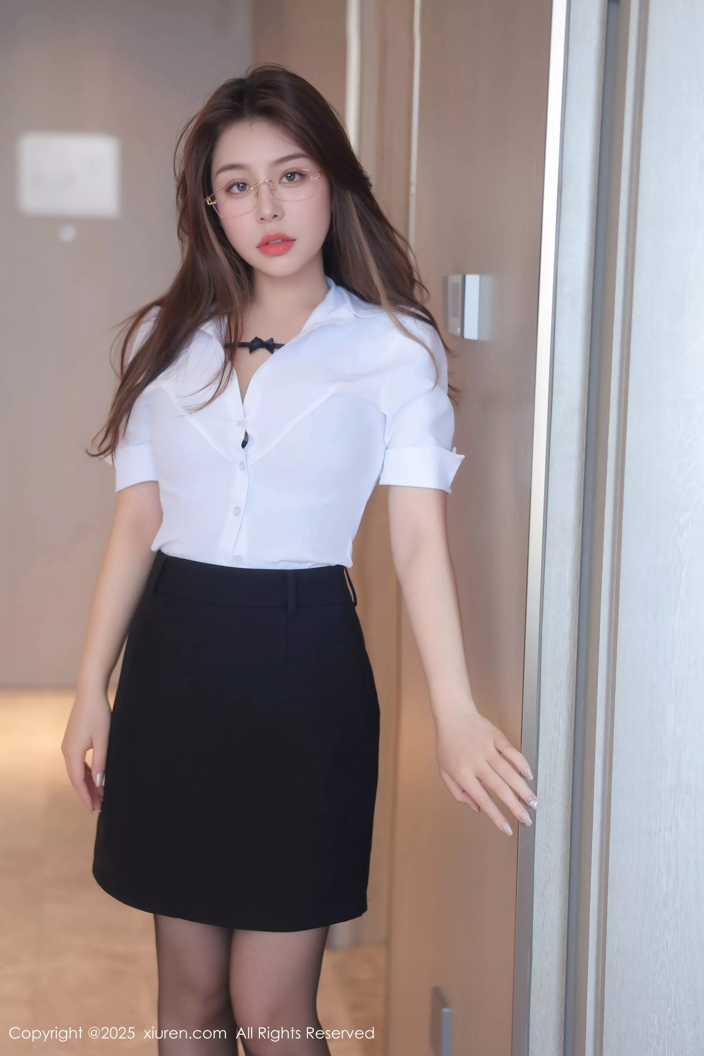 秀人集.com_[XiuRen秀人网]No.10204_新人模特云璎珞性感OL服饰露黑色内衣配黑丝吊袜秀美腿诱惑写真76P