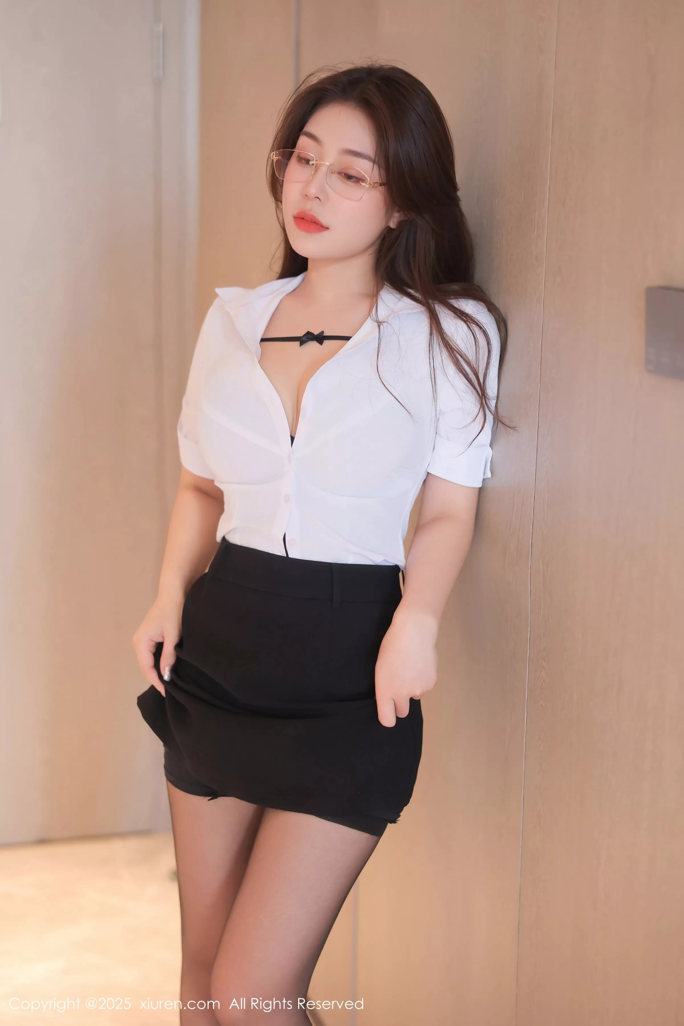 秀人集.com_[XiuRen秀人网]No.10204_新人模特云璎珞性感OL服饰露黑色内衣配黑丝吊袜秀美腿诱惑写真76P