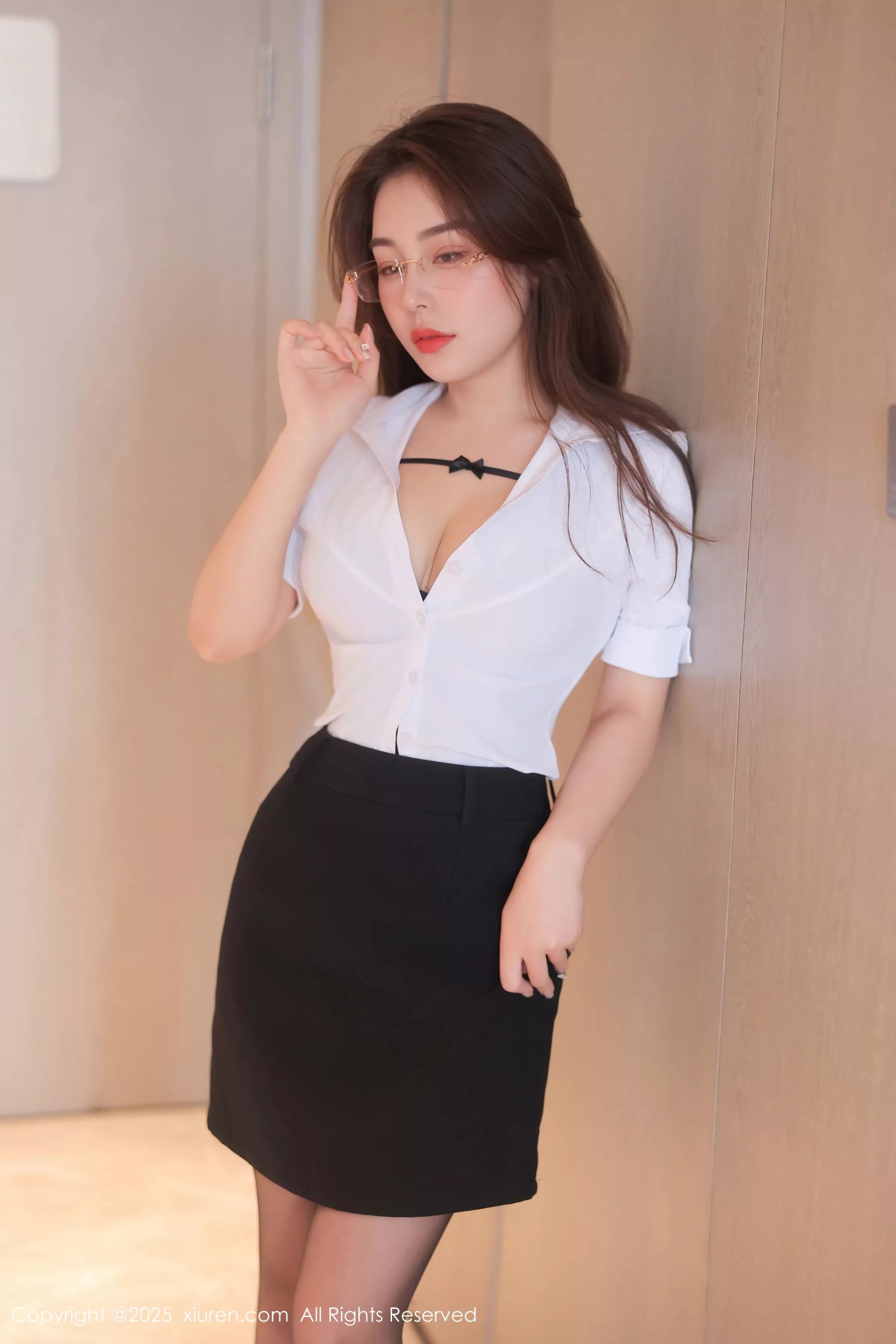 秀人集.com_[XiuRen秀人网]No.10204_新人模特云璎珞性感OL服饰露黑色内衣配黑丝吊袜秀美腿诱惑写真76P