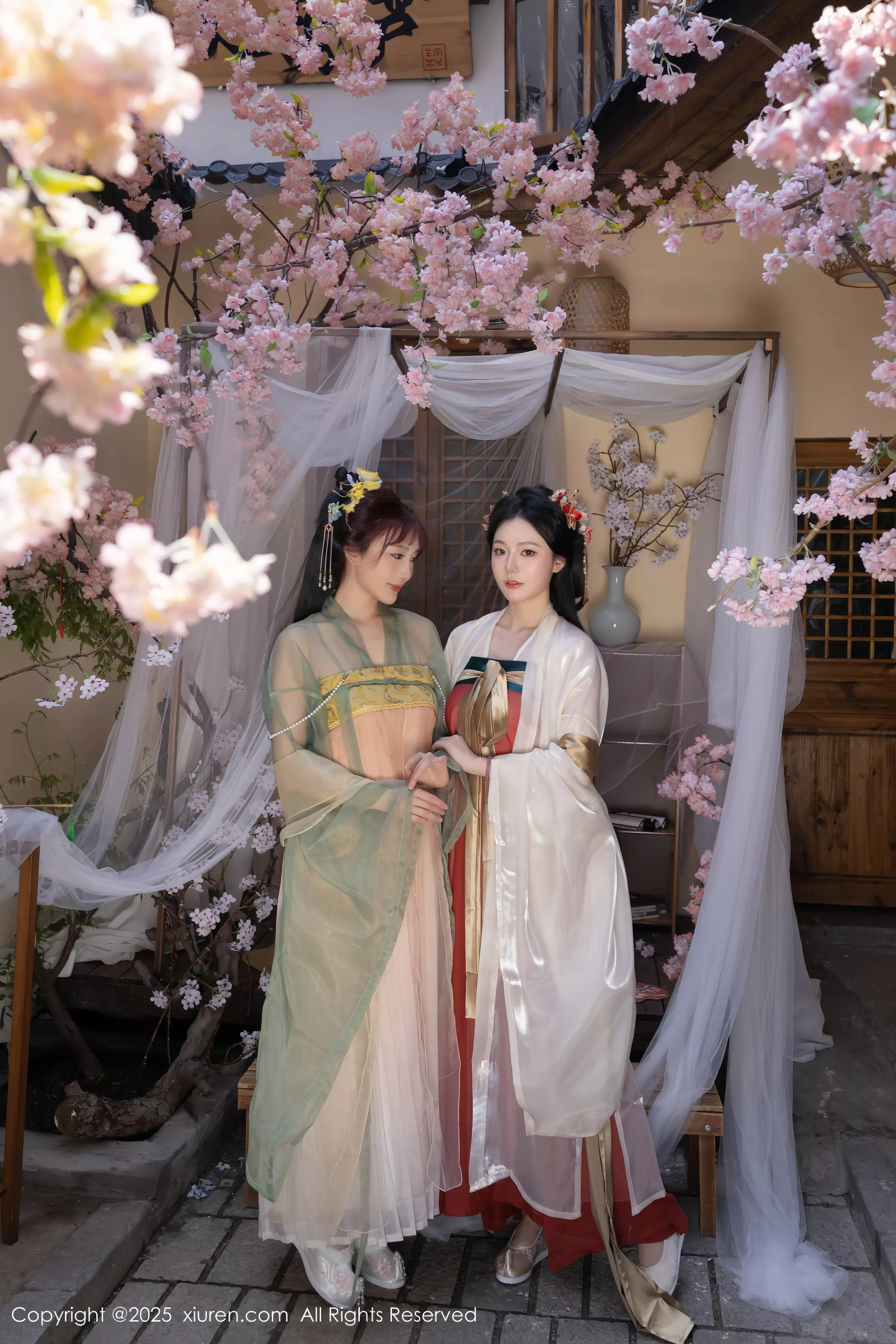 秀人集.com_[XiuRen秀人网]No.10223_模特合集女神陆萱萱＆安然anran激情互动薄纱古装撩人诱惑写真80P