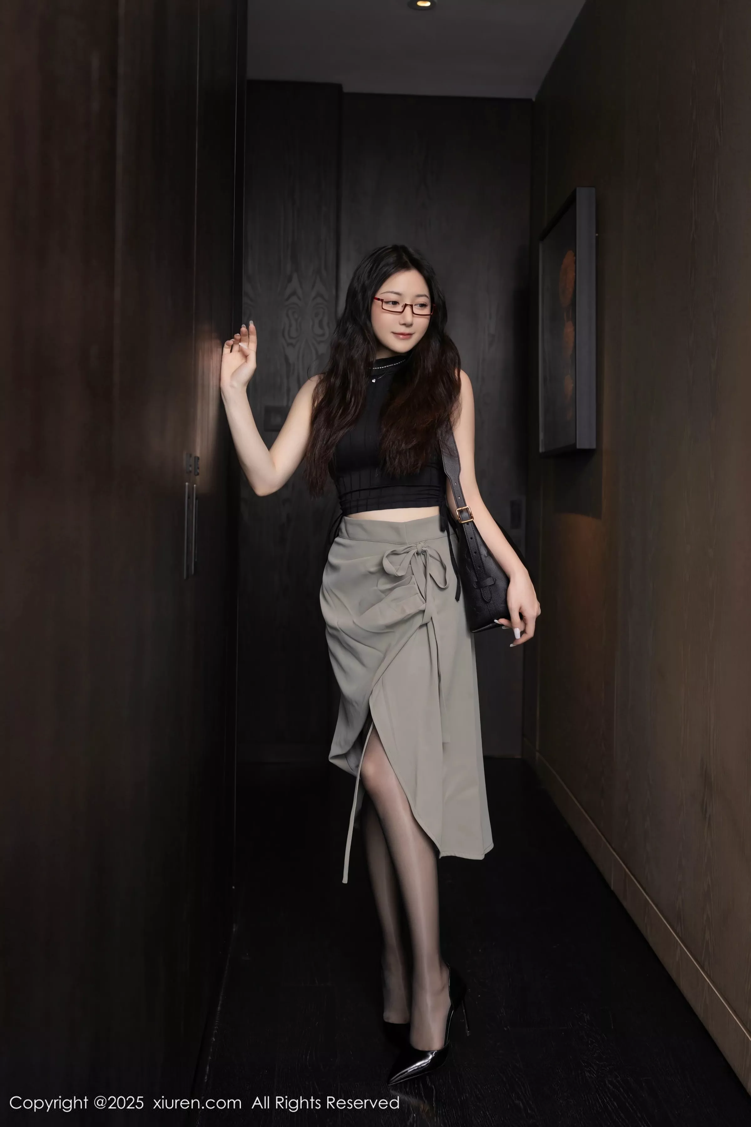 秀人集.com_[XiuRen秀人网]No.10231_模特鱼子酱Fish私房性感紫色内衣配黑丝吊袜秀完美身材诱惑写真80P