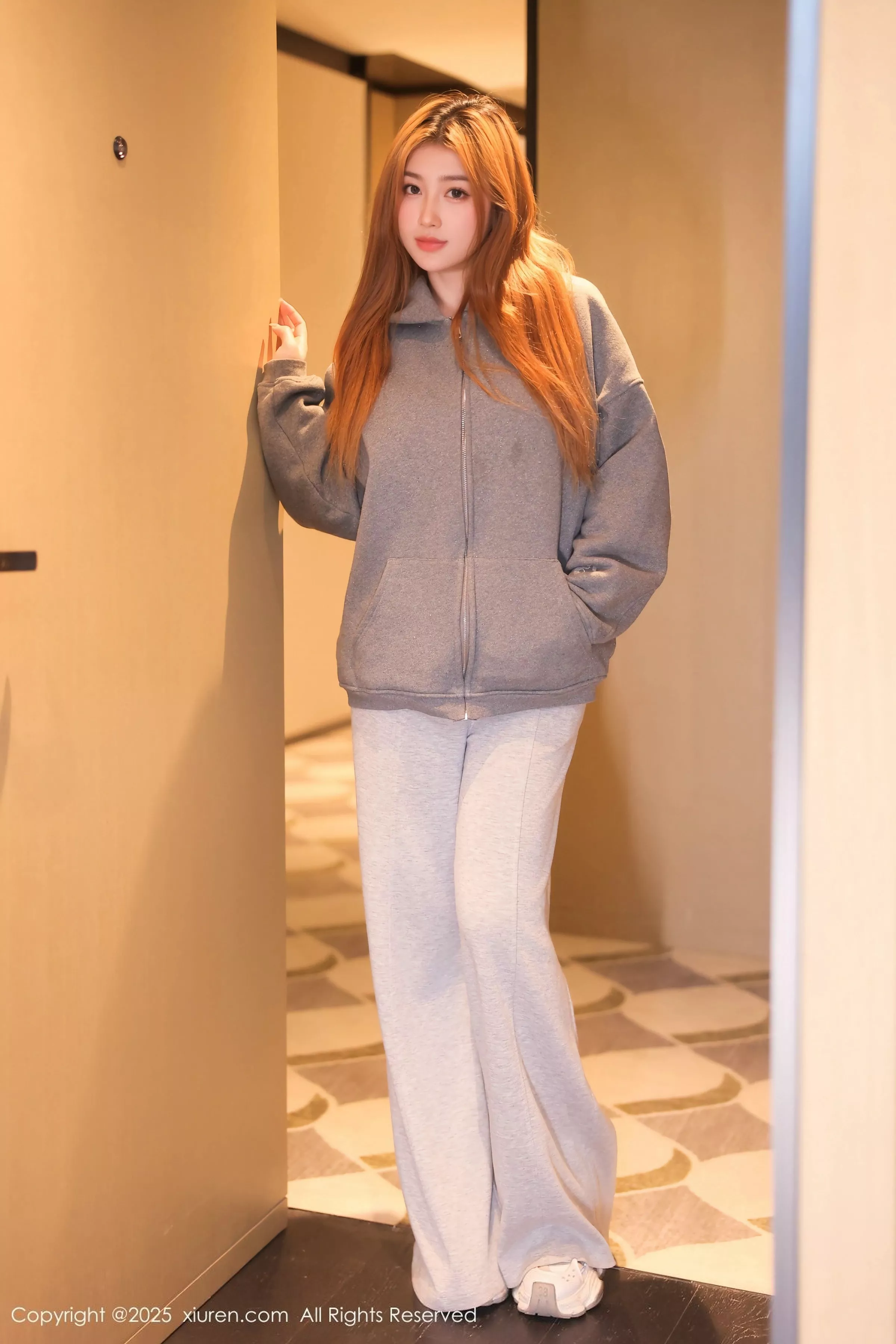 秀人集.com_[XiuRen秀人网]No.10253_模特M麦当劳性感蓝色蕾丝内衣配开档黑丝袜秀凹凸身材诱惑写真82P