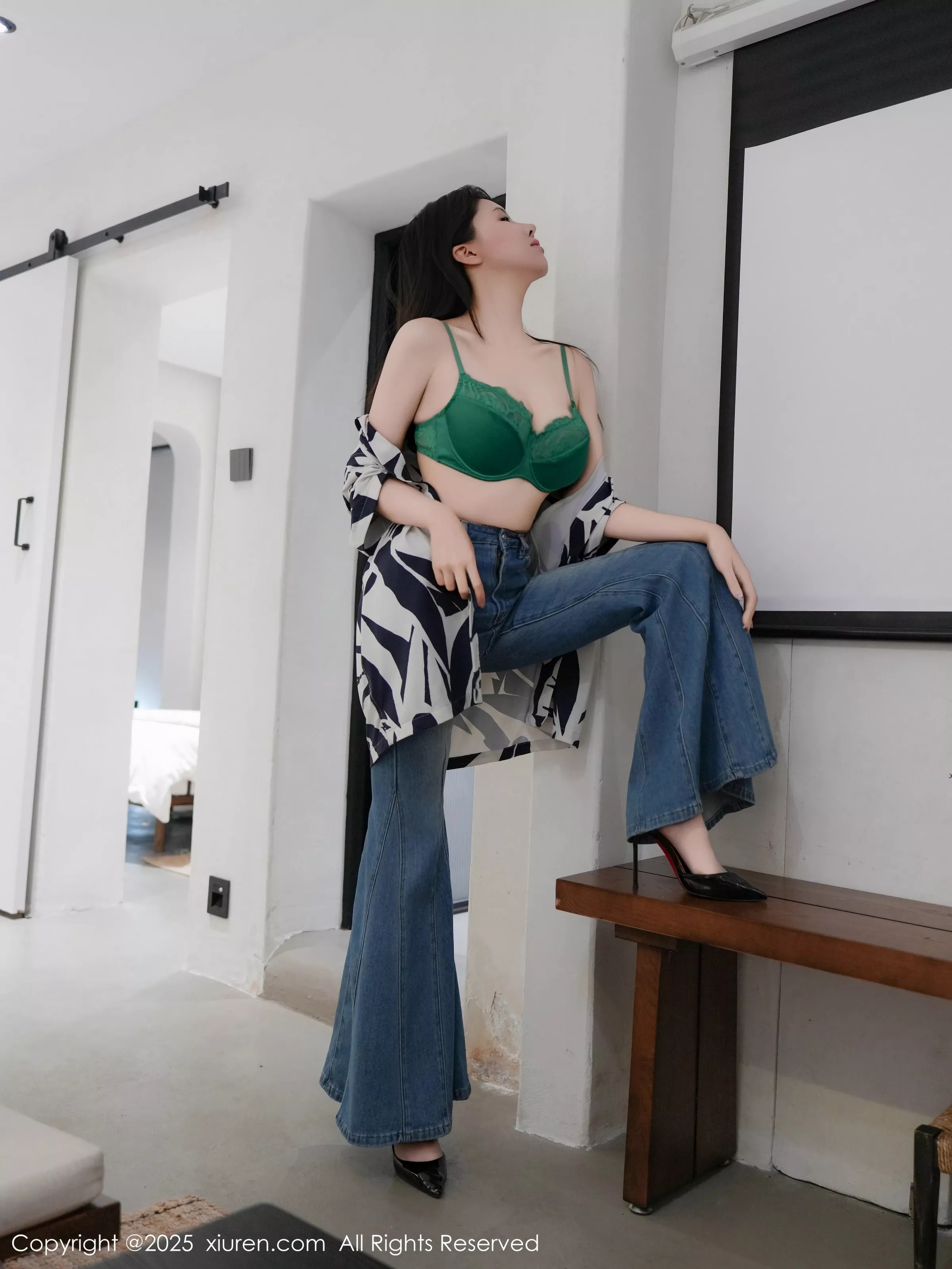 秀人集.com_[XiuRen秀人网]No.10260_模特袁圆性感T恤露绿色内衣配灰色丝袜秀曼妙身姿完美诱惑写真78P