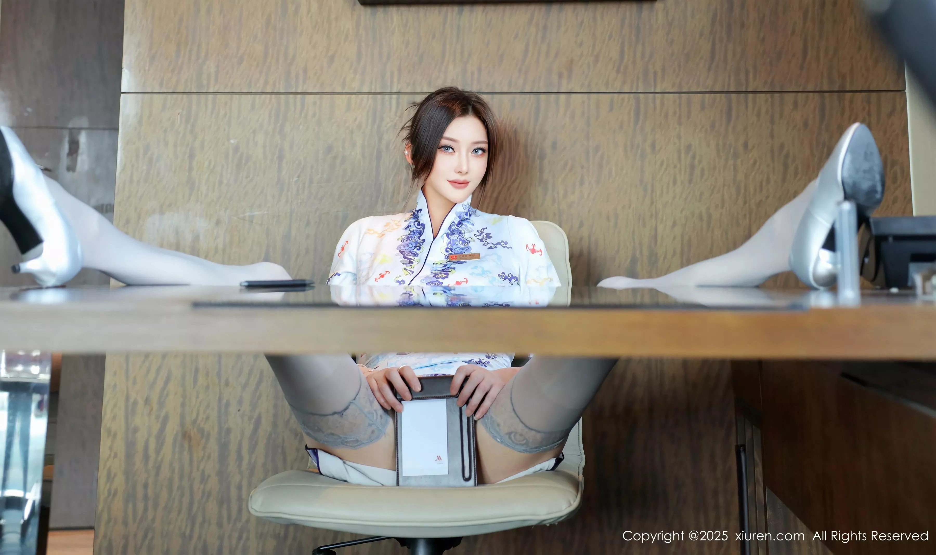 秀人集.com_[XiuRen秀人网]No.10273_新人模特苏一诺性感青色旗袍露蓝色内衣配灰丝袜秀美腿诱惑写真79P