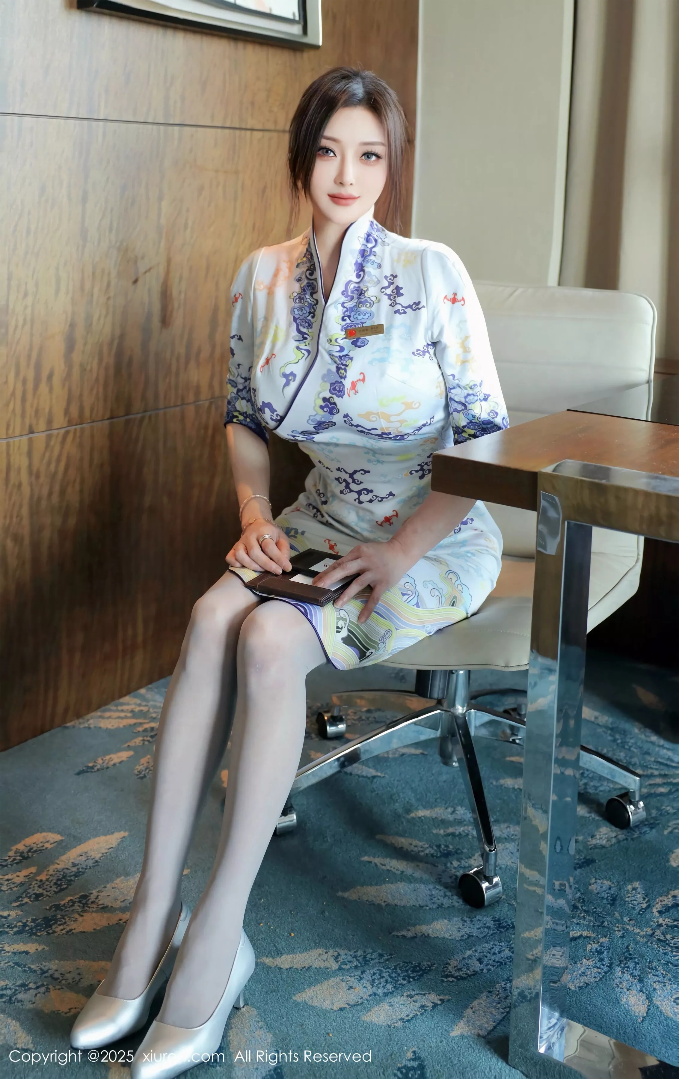 秀人集.com_[XiuRen秀人网]No.10273_新人模特苏一诺性感青色旗袍露蓝色内衣配灰丝袜秀美腿诱惑写真79P