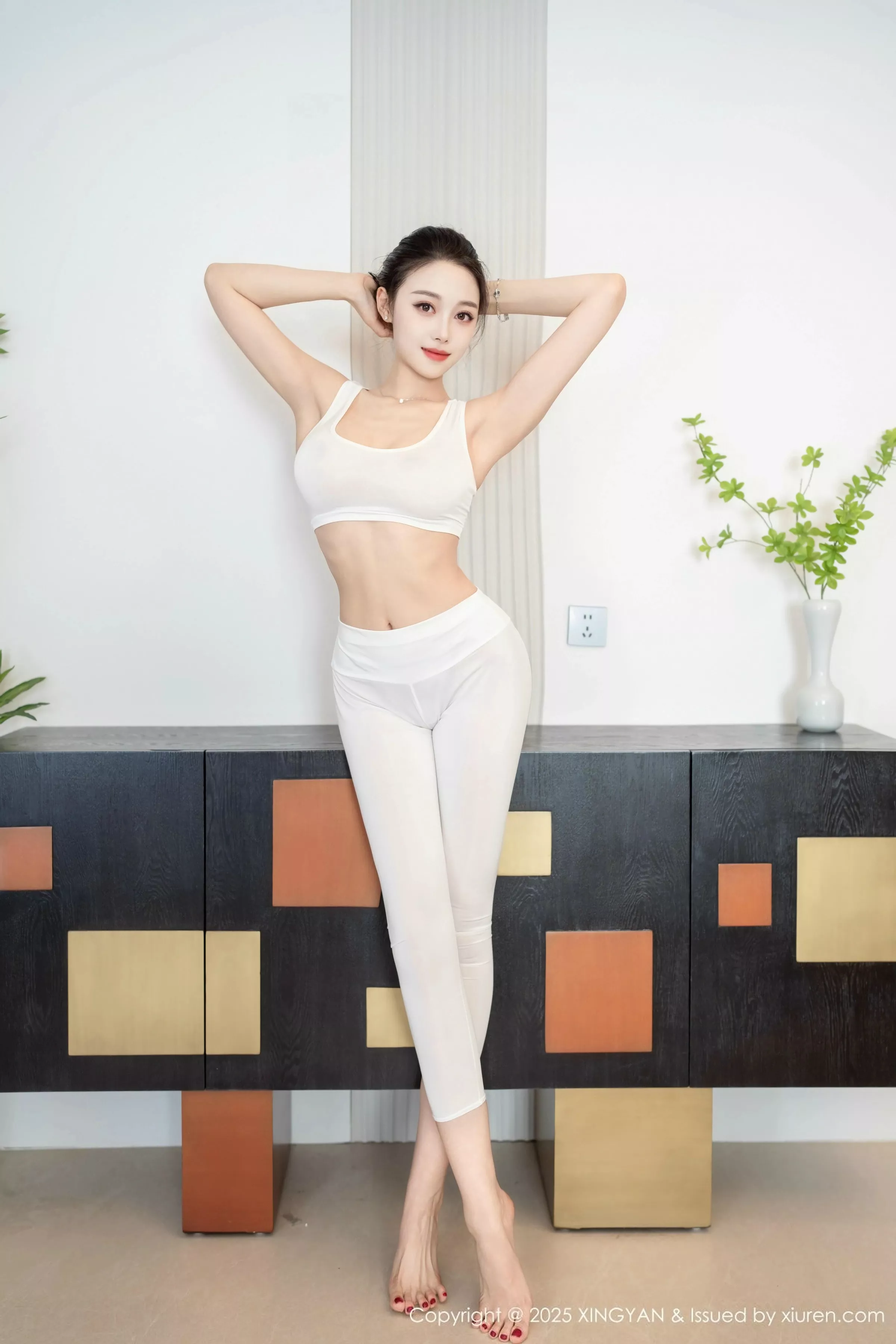 秀人集.com_[XINGYAN星颜社]VOL.346_模特清妙性感白色抹胸上衣配露臀白长裤秀曼妙身姿诱惑写真80P