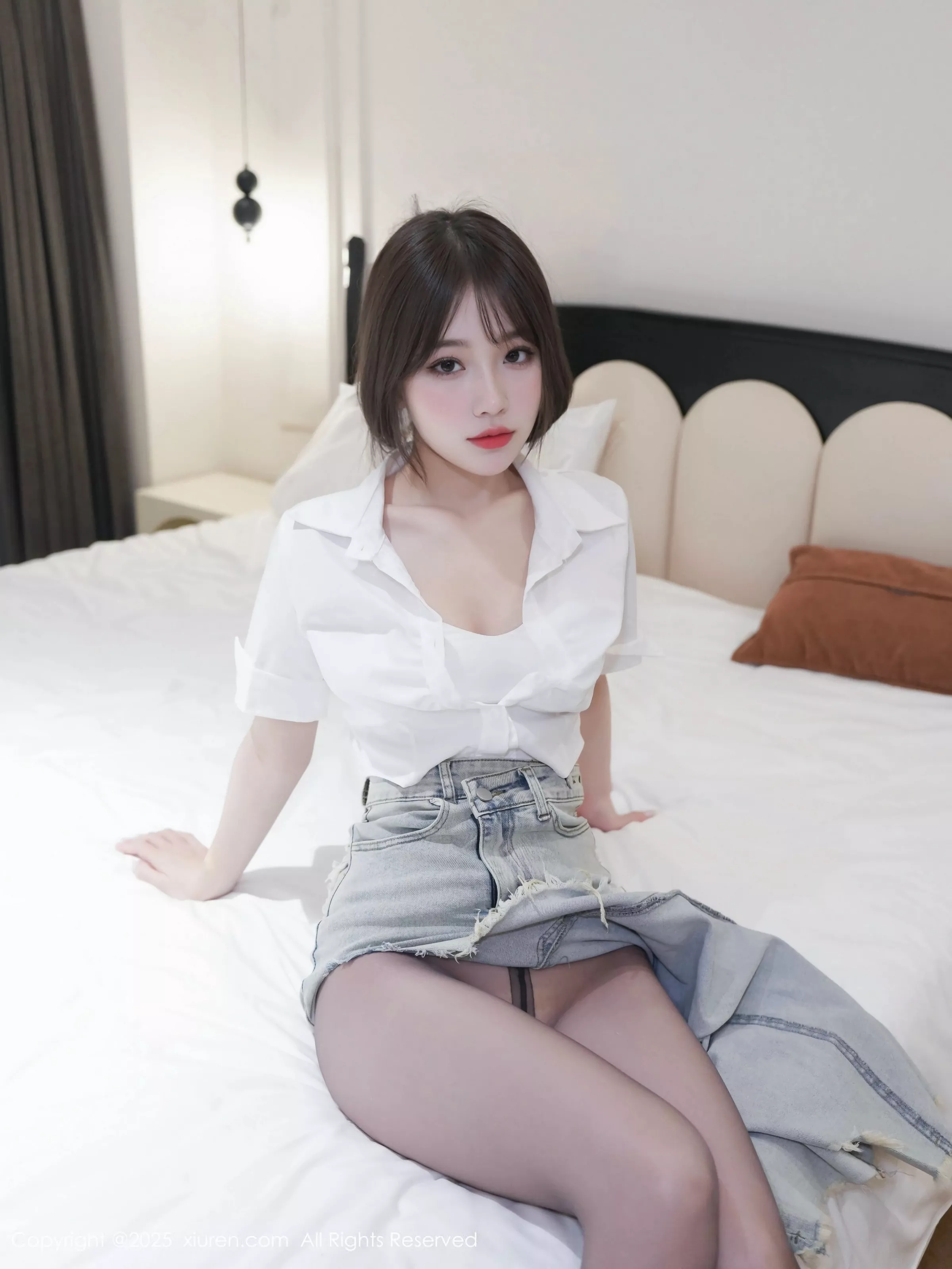 秀人集.com_[XiuRen秀人网]No.10294_模特汁汁性感白T配牛仔短裙露超薄无内黑丝秀惹火身材诱惑写真44P