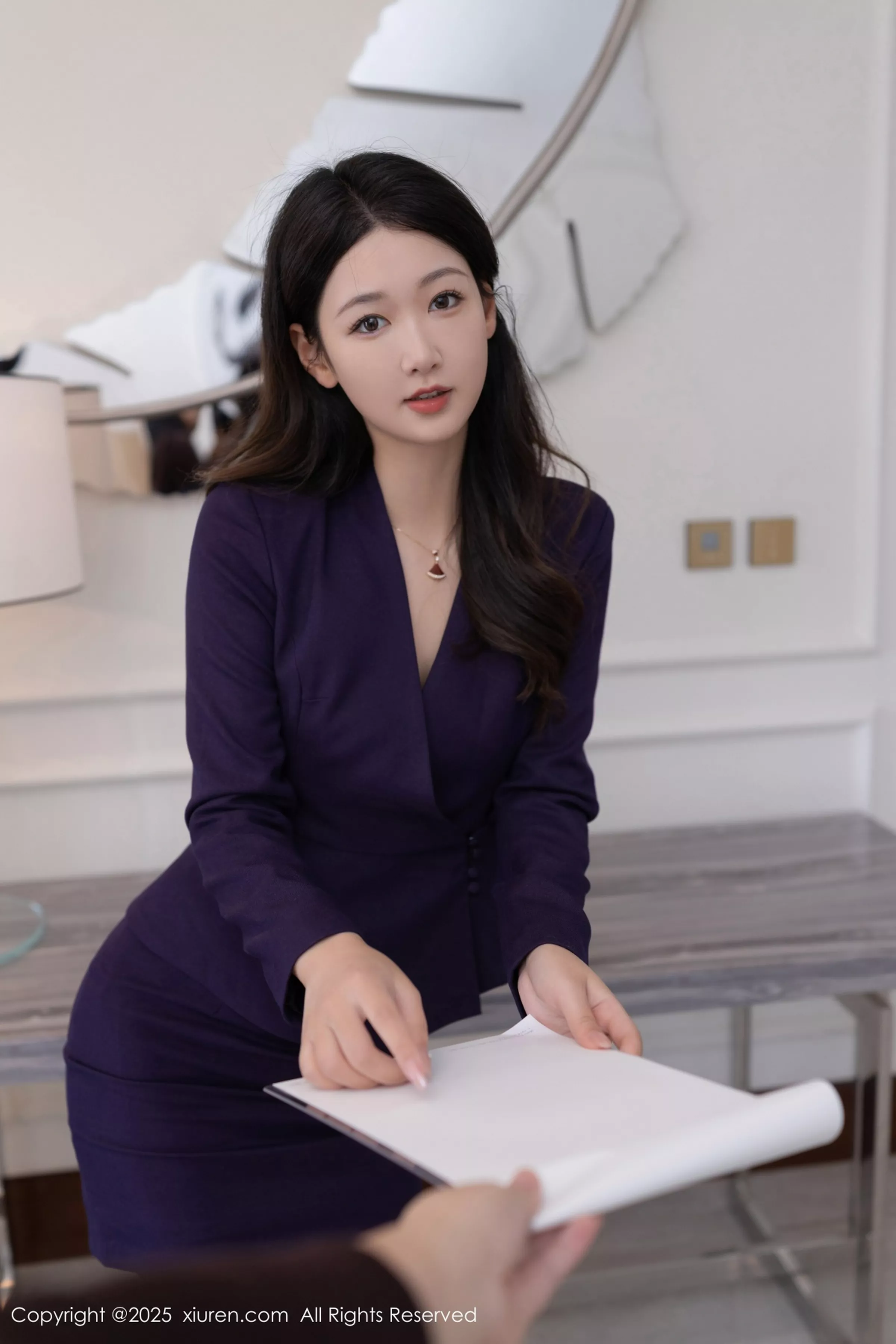 秀人集.com_[XiuRen秀人网]No.10178_模特唐安琪深蓝OL服饰露黑色内衣配黑丝吊袜秀曼妙身姿诱惑写真80P