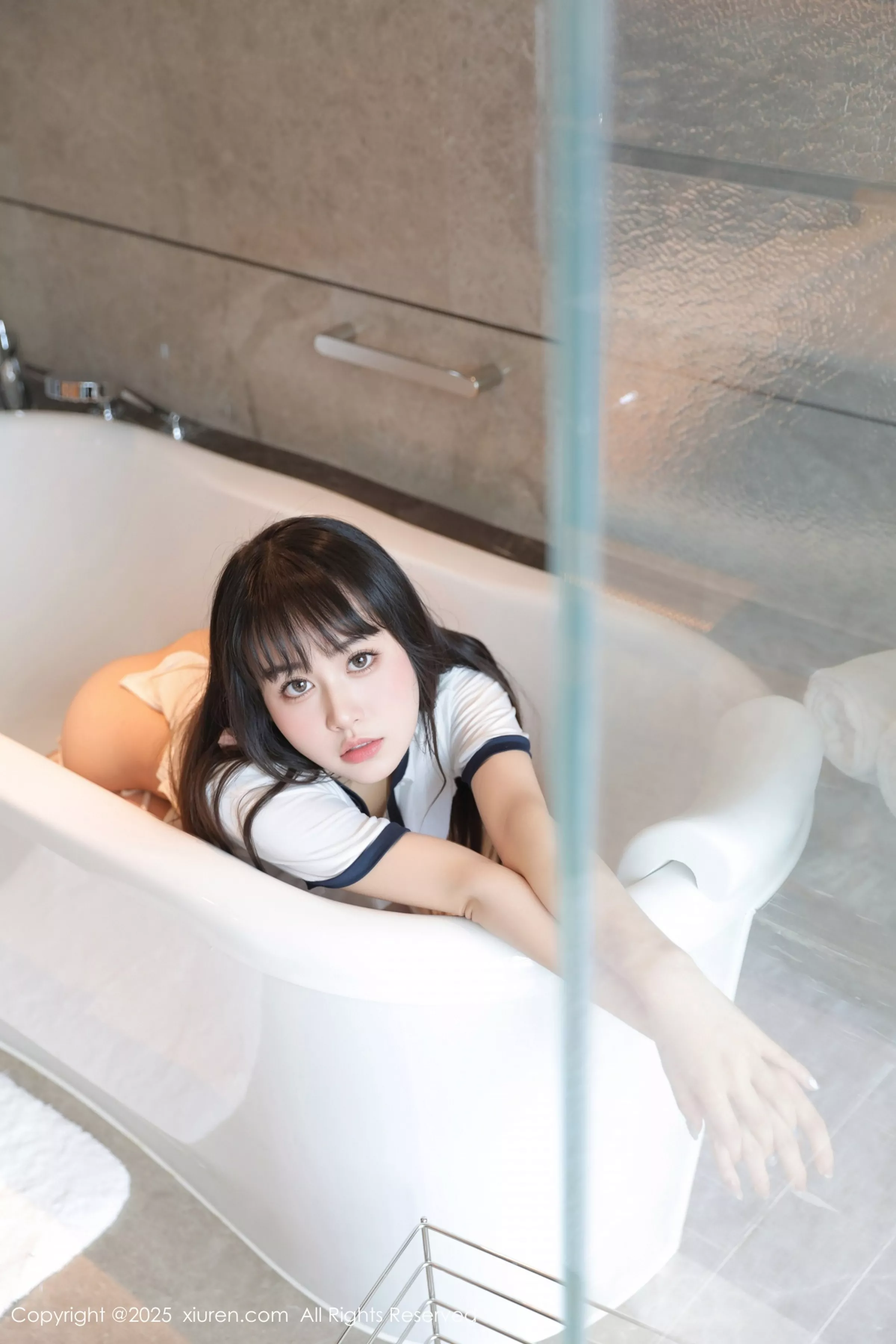 秀人集.com_[XiuRen秀人网]No.10184_新人模特量子玫瑰性感白色运动服配白丝袜秀凹凸身材诱惑写真85P