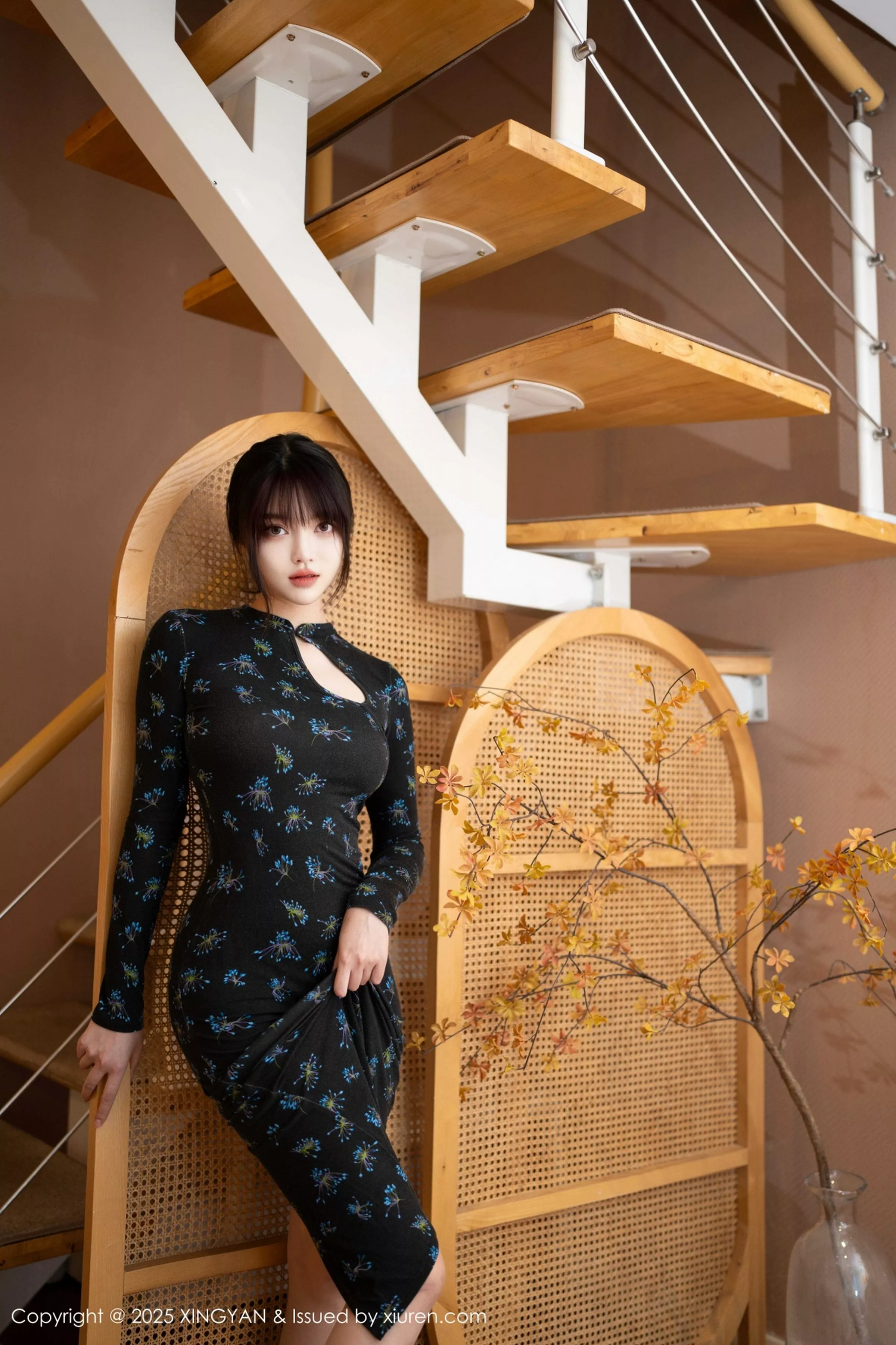 秀人集.com_[XINGYAN星颜社]VOL.339_模特白露lulu性感黑色连衣长裙露超薄肉丝秀曼妙身姿诱惑写真74P