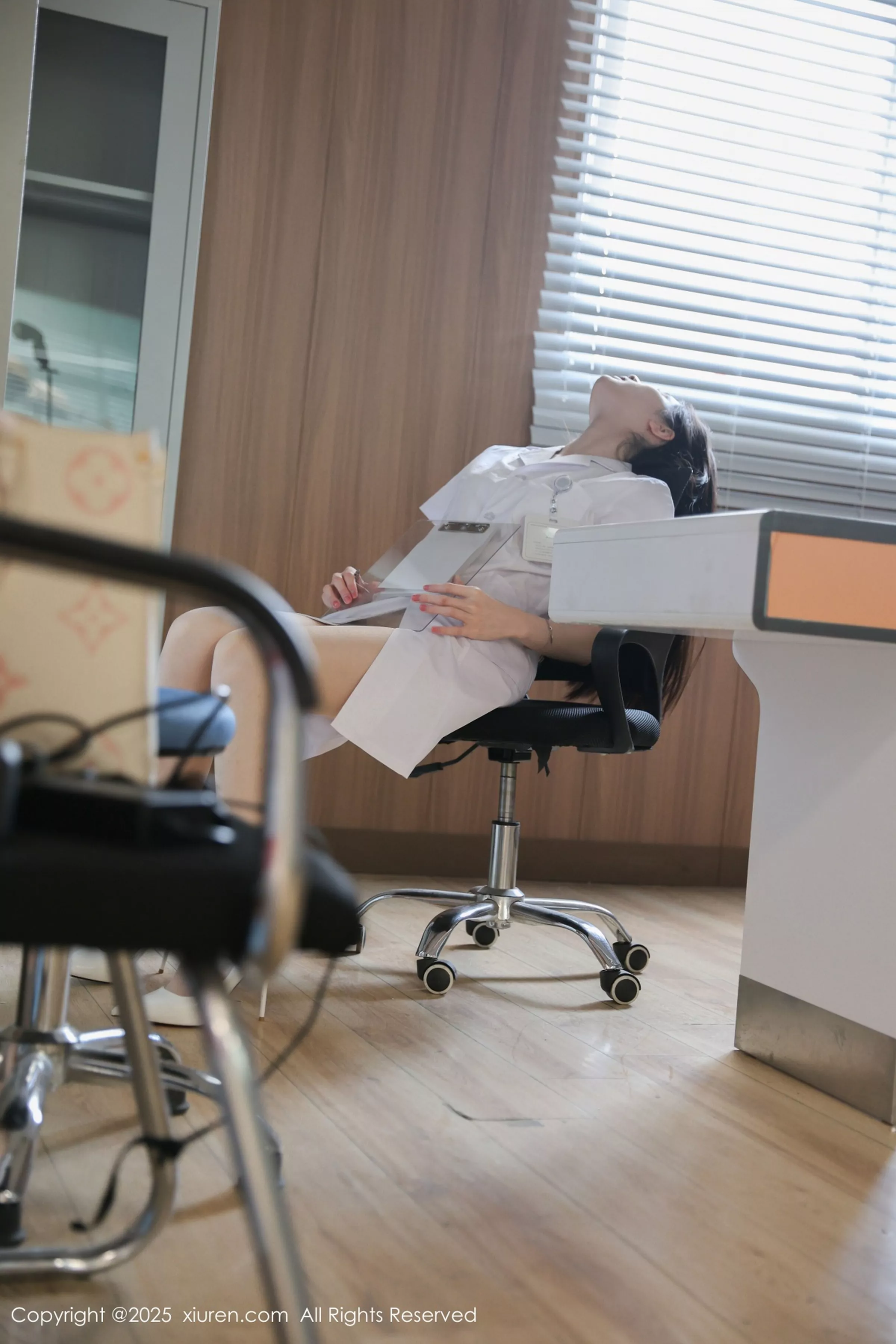 秀人集.com_[XiuRen秀人网]No.10190_新人模特布丁wow白色护士制服配超薄肉丝秀修长美腿性感写真80P