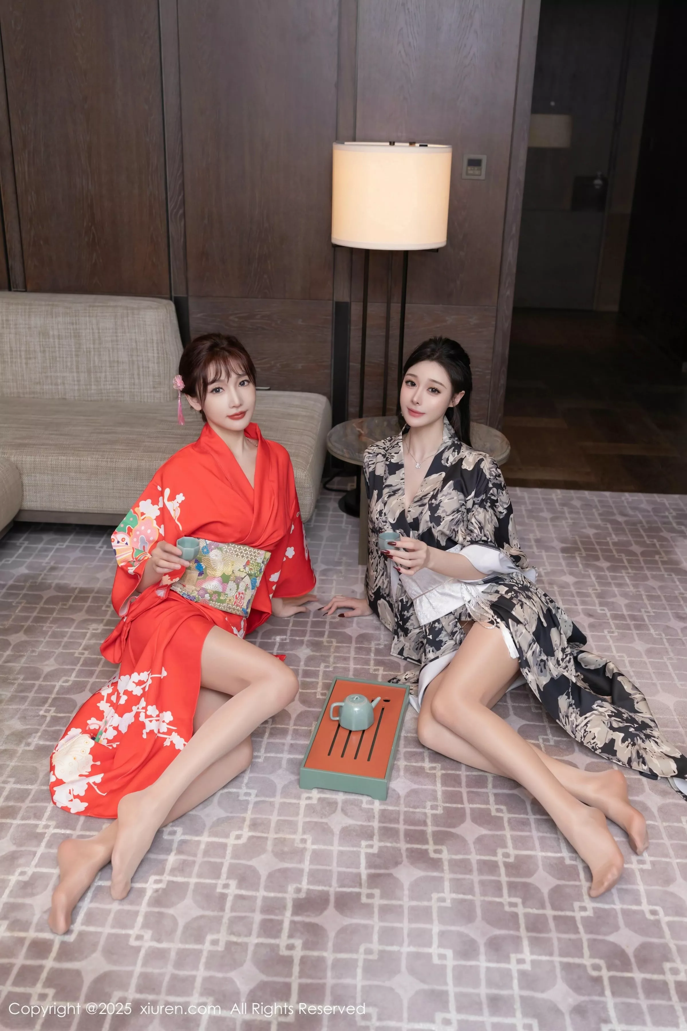 秀人集.com_[XiuRen秀人网]No.10352_模特合集美女小逗逗＆陆萱萱性感姐妹花超薄肉丝私房诱惑写真80P