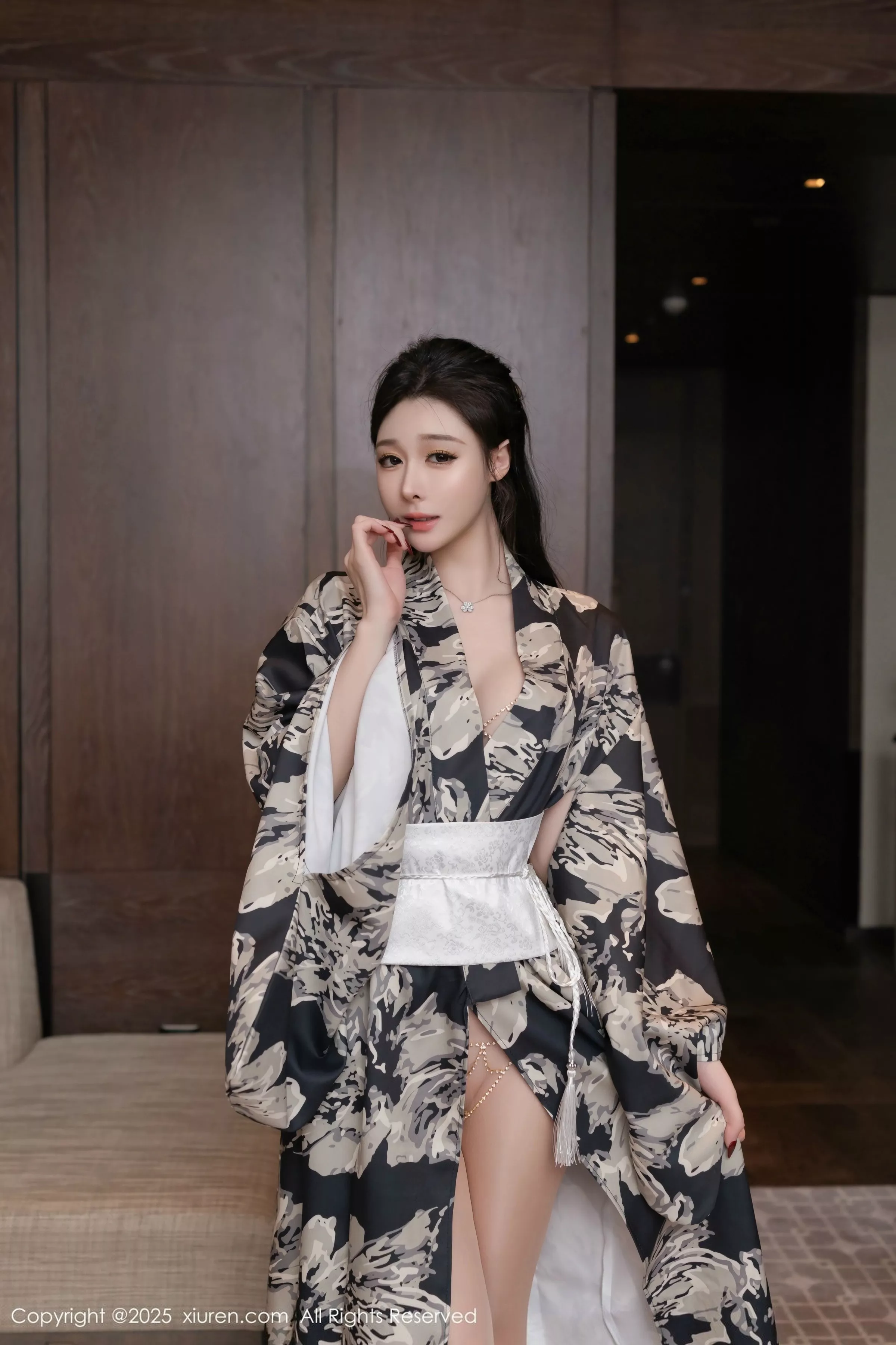 秀人集.com_[XiuRen秀人网]No.10352_模特合集美女小逗逗＆陆萱萱性感姐妹花超薄肉丝私房诱惑写真80P