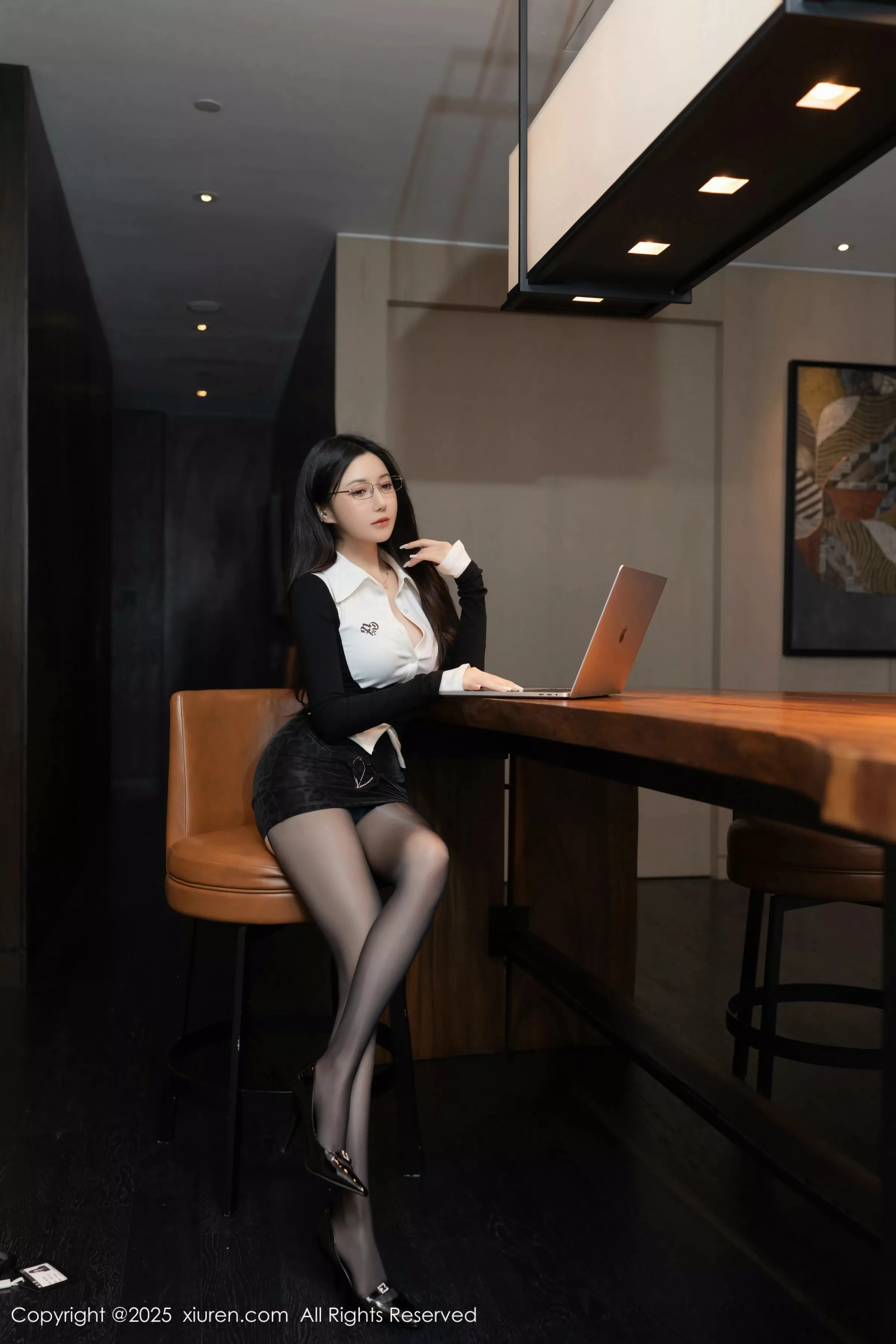 秀人集.com_[XiuRen秀人网]No.10353_模特鱼子酱Fish性感黑色学生服饰配开档黑丝秀曼妙身姿诱惑写真80P