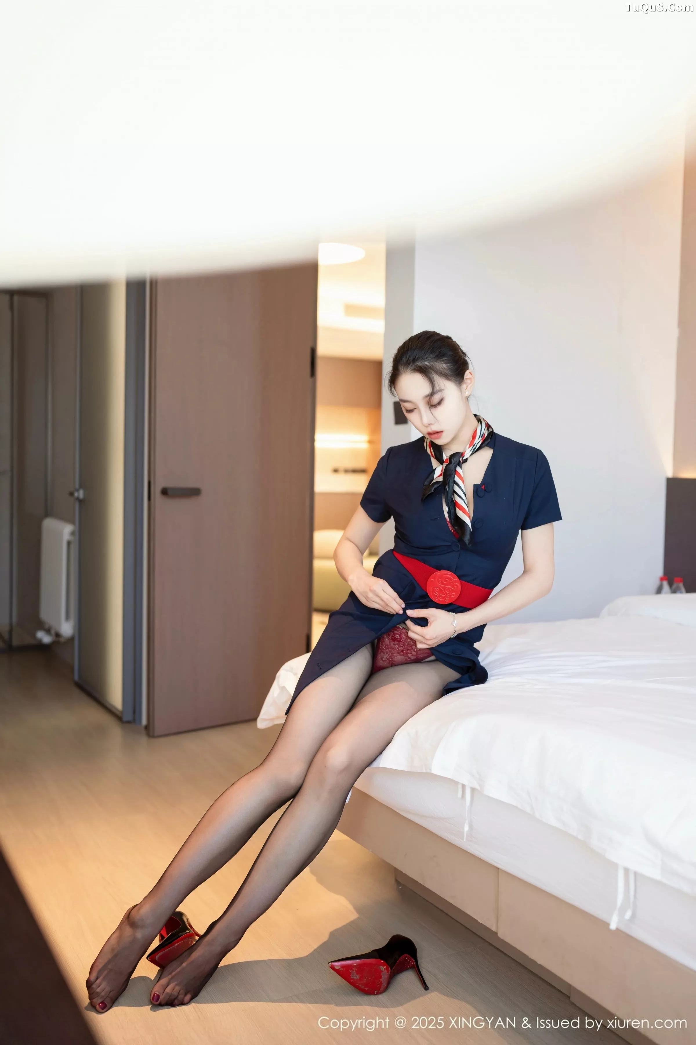 秀人集.com_[XINGYAN星颜社]VOL.354_模特清妙性感空姐制服露红色蕾丝内衣配超薄黑丝秀美腿诱惑写真78P