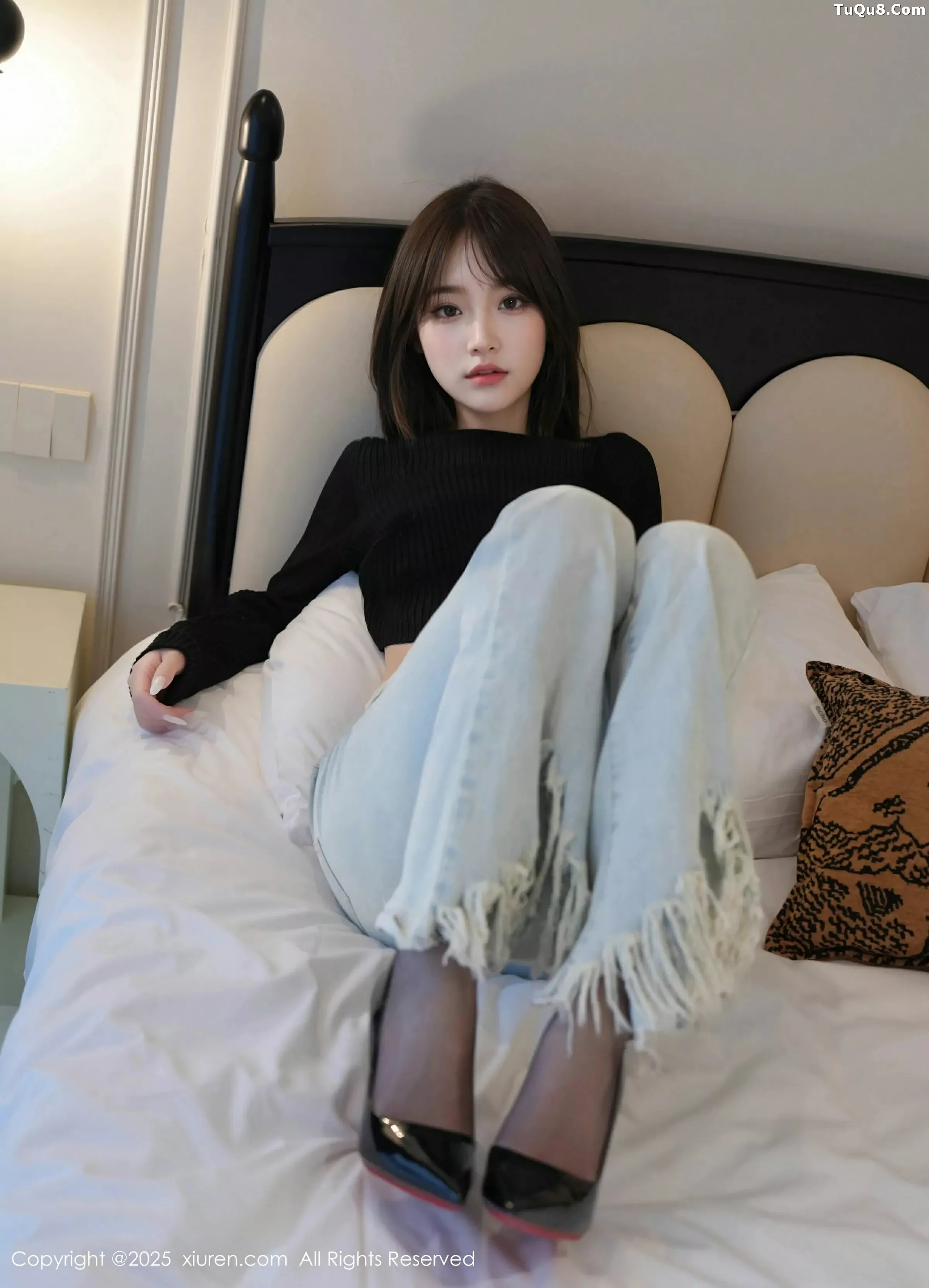 秀人集.com_[XiuRen秀人网]No.10374_模特汁汁性感蓝色牛仔裤露超薄无内黑丝秀曼妙身姿诱惑写真56P