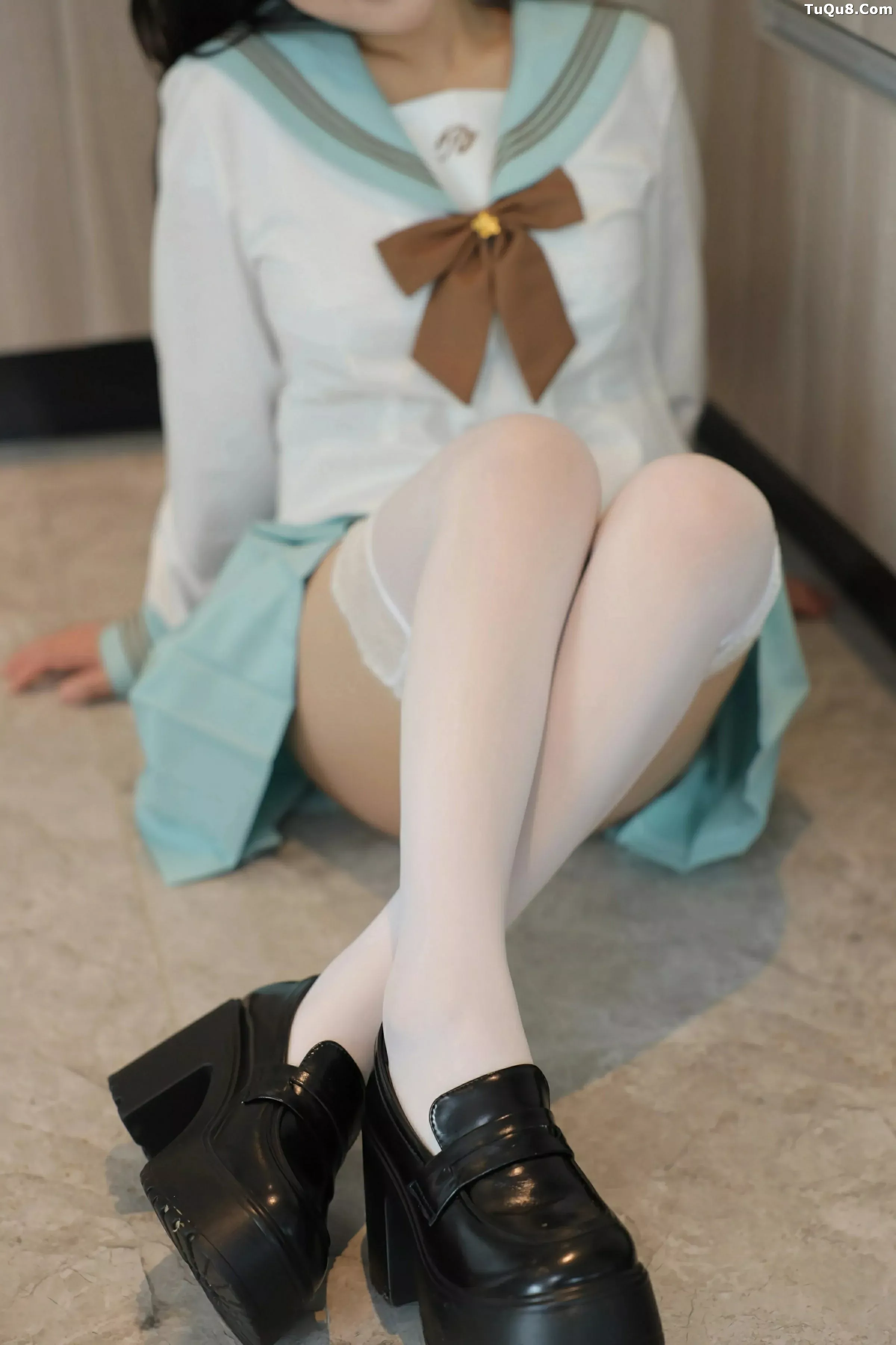 秀人集.com_[XiuRen秀人网]No.10379_新人模特林嘉馨性感JK制服露白色内衣配白丝袜秀丰腴身材诱惑写真93P