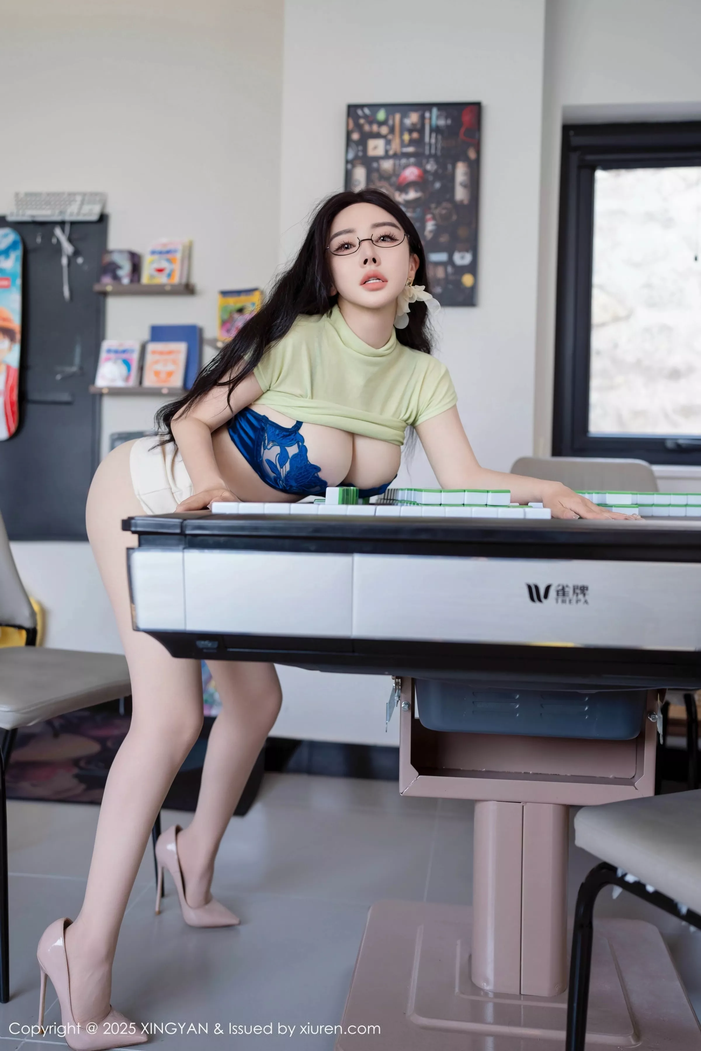 秀人集.com_[XINGYAN星颜社]VOL.357_模特潘思沁浅绿T恤露蓝色内衣配超薄肉丝秀巨乳肥臀诱惑写真73P