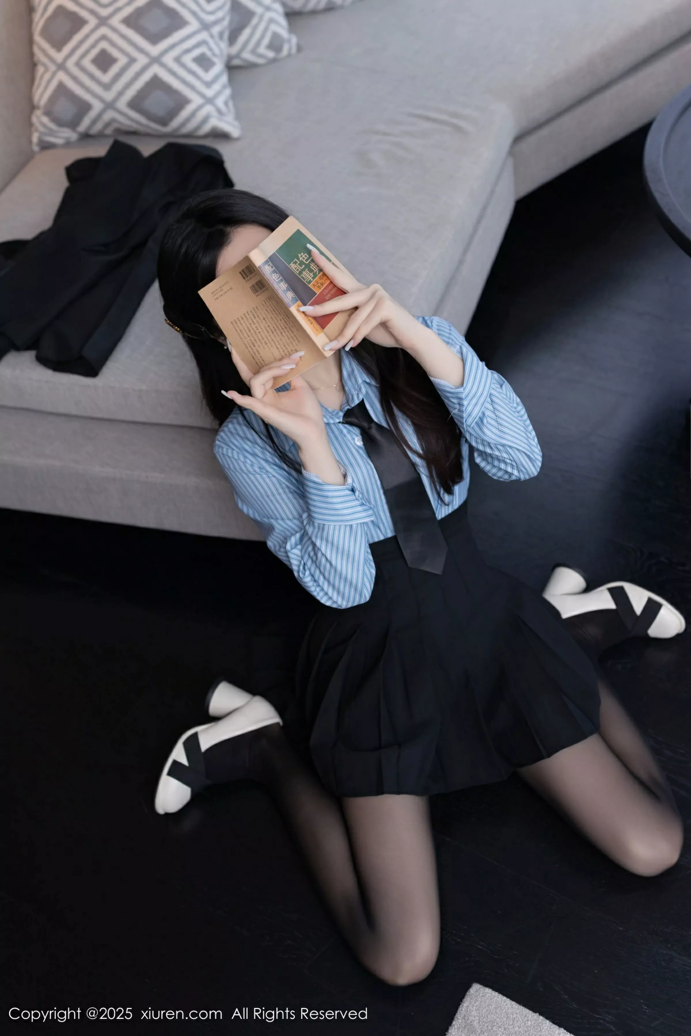 秀人集.com_[XiuRen秀人网]No.10412_模特鱼子酱Fish蓝色T恤配黑短裙露超薄黑丝秀曼妙身材诱惑写真80P