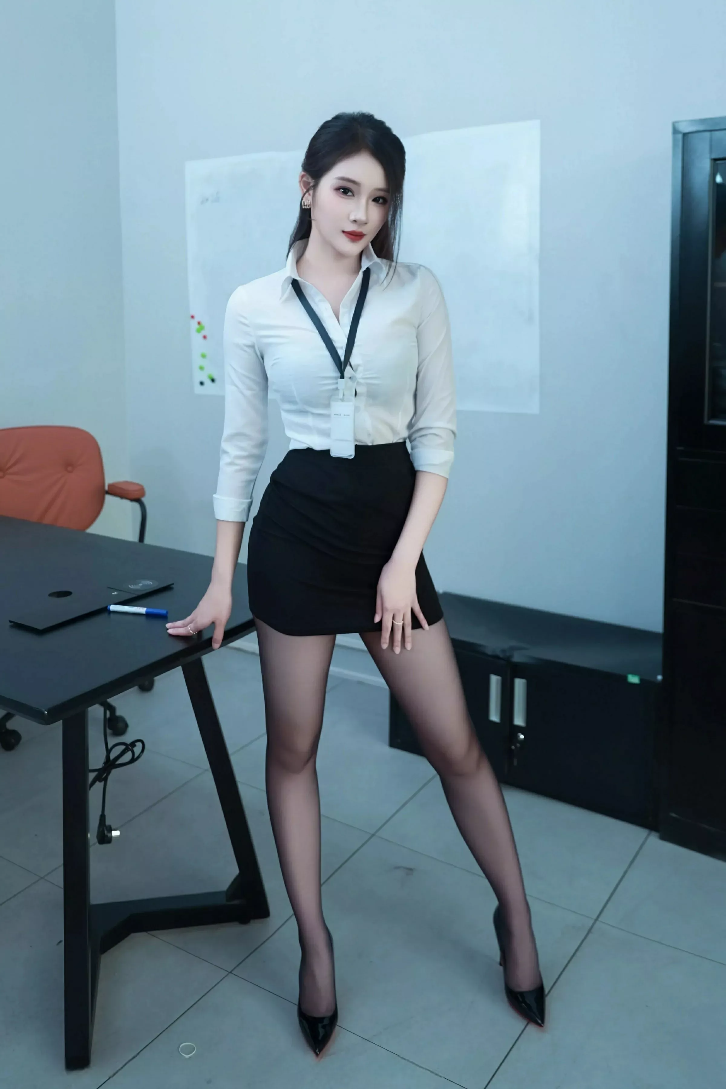 秀人集.com_[XiuRen秀人网]No.10406_模特南乔性感黑白职业装露黑色内衣配超薄黑丝秀美腿诱惑写真103P