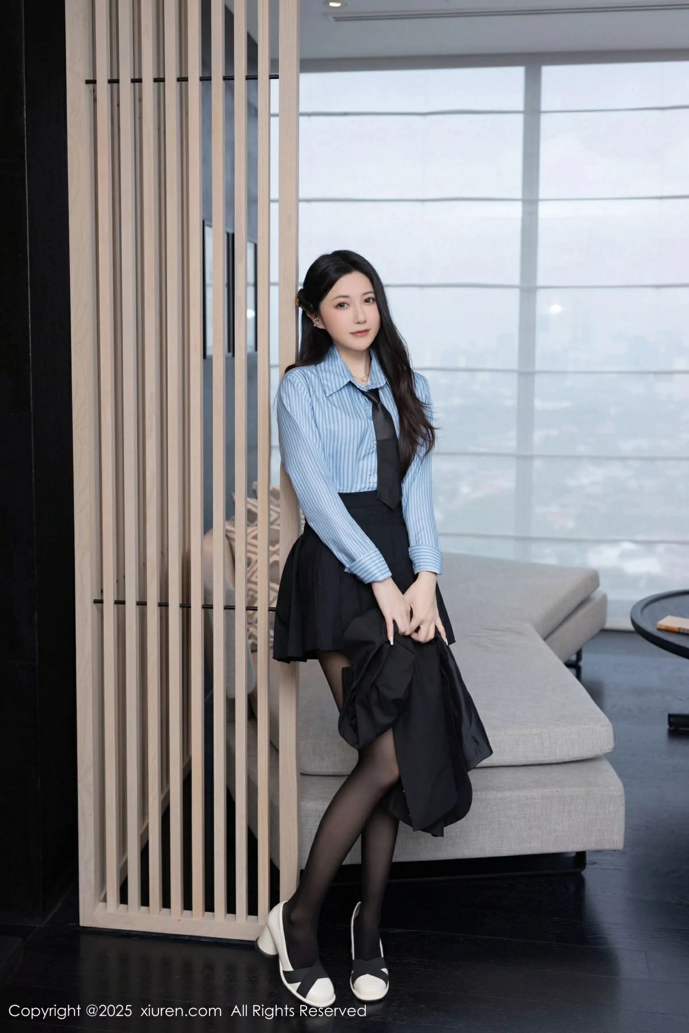 秀人集.com_[XiuRen秀人网]No.10412_模特鱼子酱Fish蓝色T恤配黑短裙露超薄黑丝秀曼妙身材诱惑写真80P