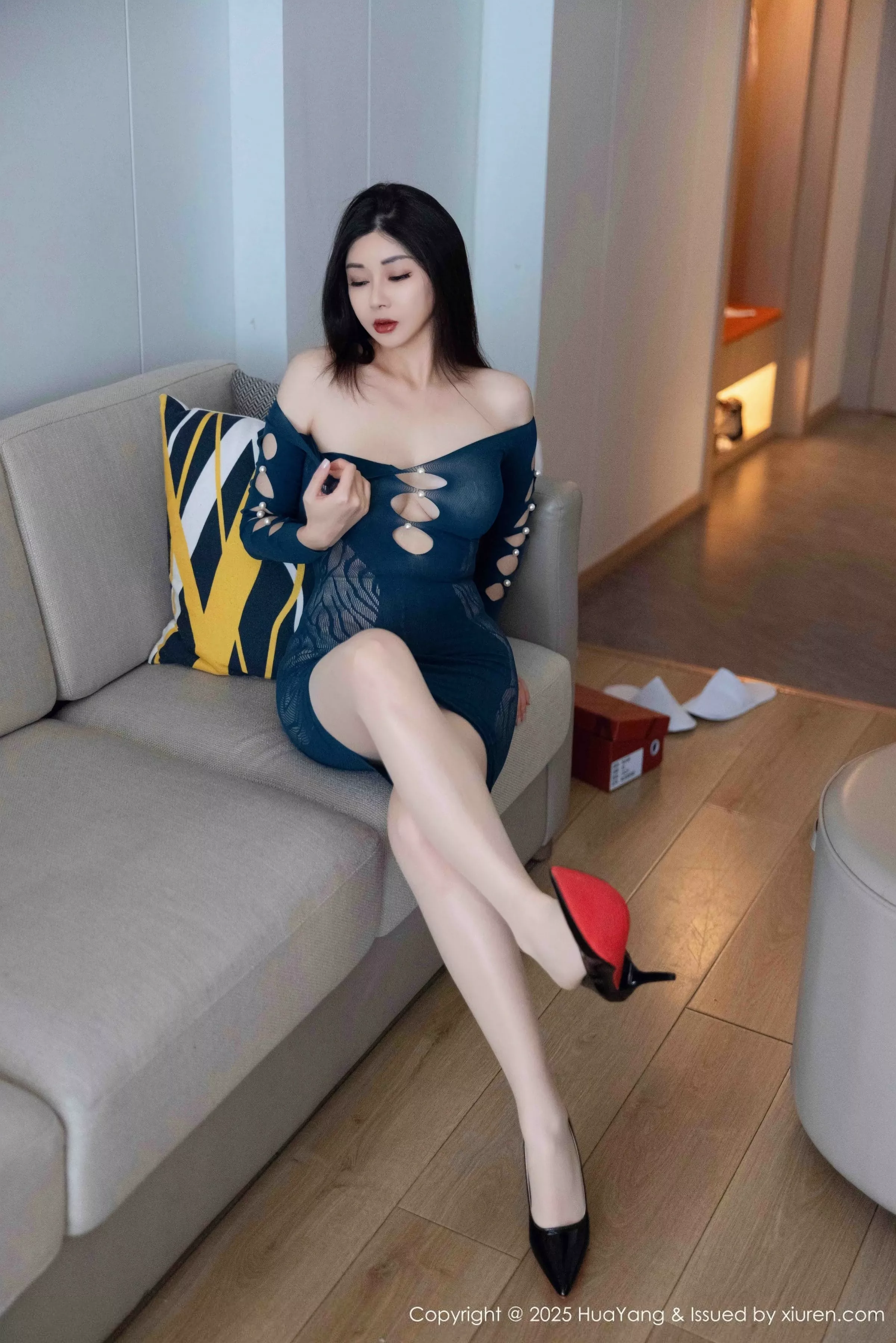 秀人集.com_[HuaYang花漾]Vol.640_模特凯竹Quinn性感蓝色连衣短裙配超薄肉丝秀丰腴身姿诱惑写真80P