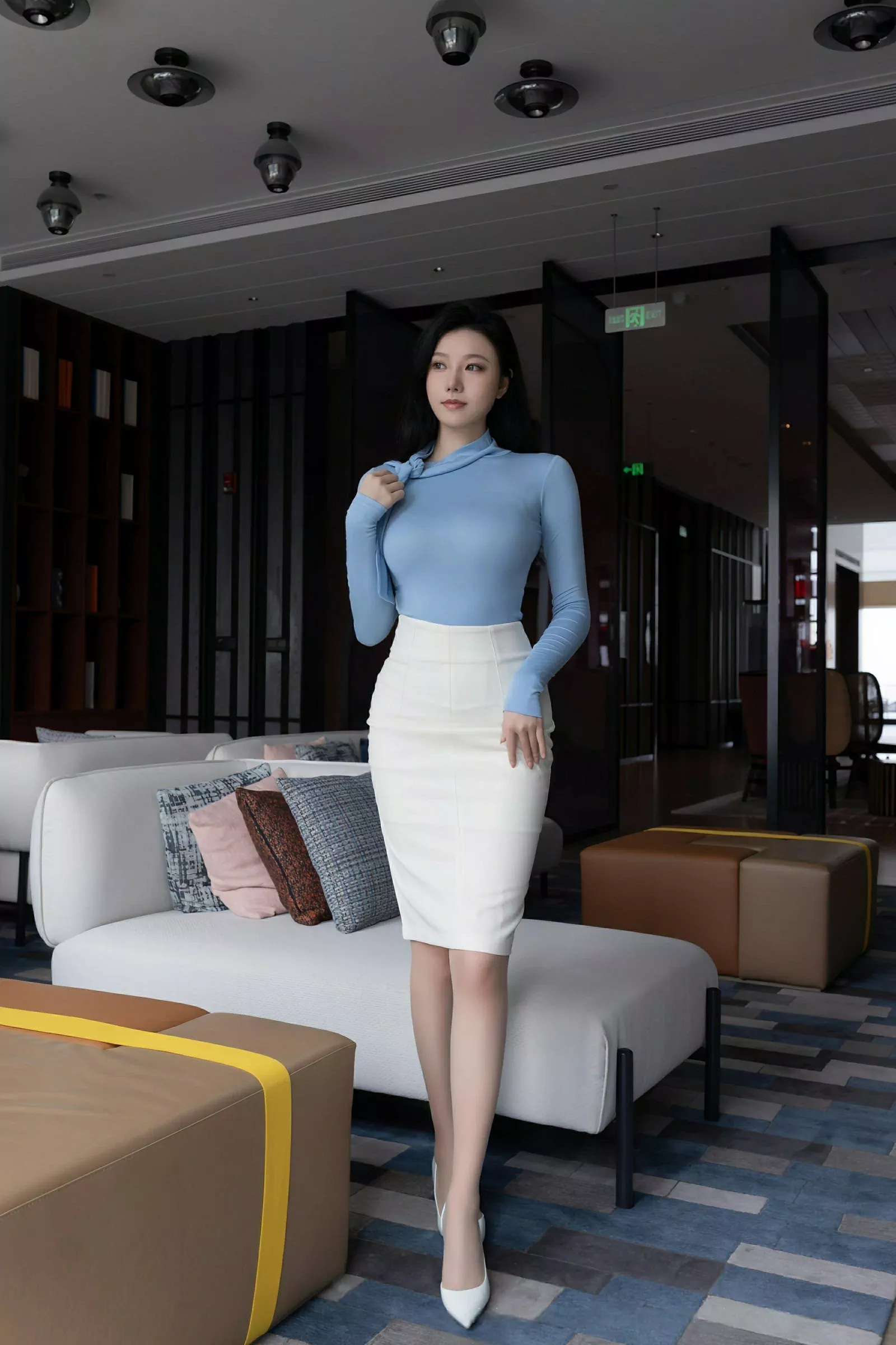 秀人集.com_[XiuRen秀人网]No.10424_模特安然anran性感蓝色上衣露肉色内衣配超薄肉丝秀美腿诱惑写真80P