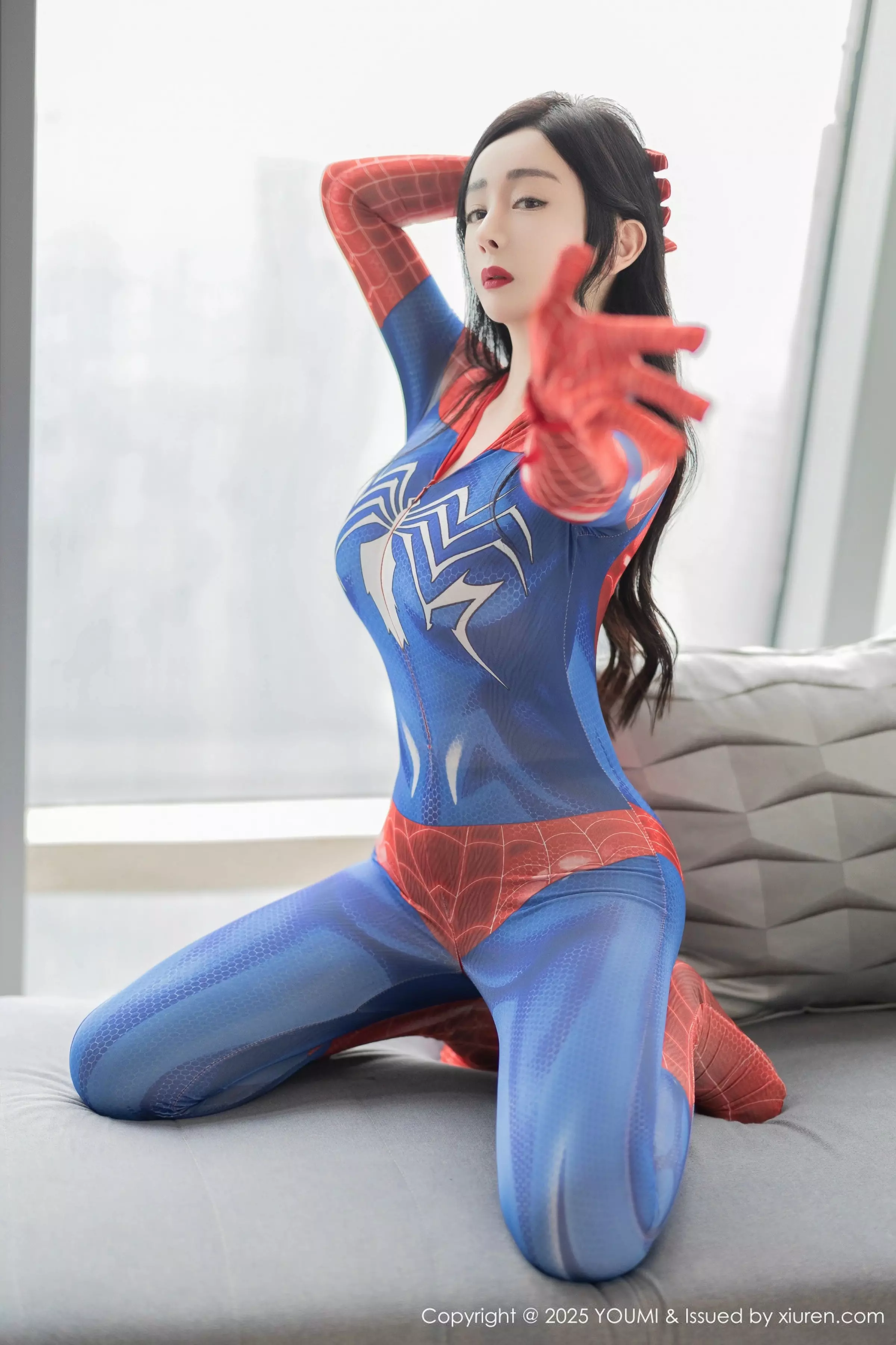 秀人集.com_[YouMi尤蜜荟]Vol.1138_模特允爾性感紧身蜘蛛侠服饰露灰色内衣秀丰满身材撩人诱惑写真78P