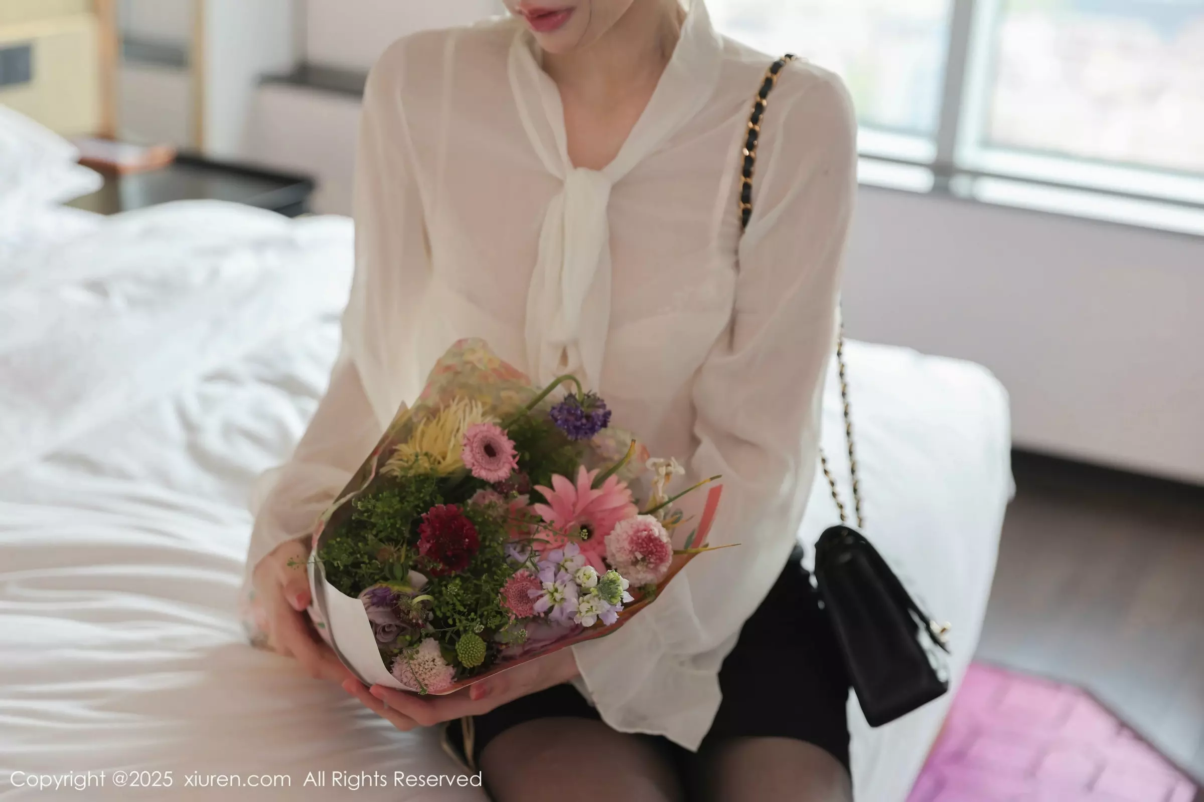 秀人集.com_[XiuRen秀人网]No.10319_模特布丁wow性感白色上衣配黑短裙露超薄黑丝秀美腿诱惑写真80P