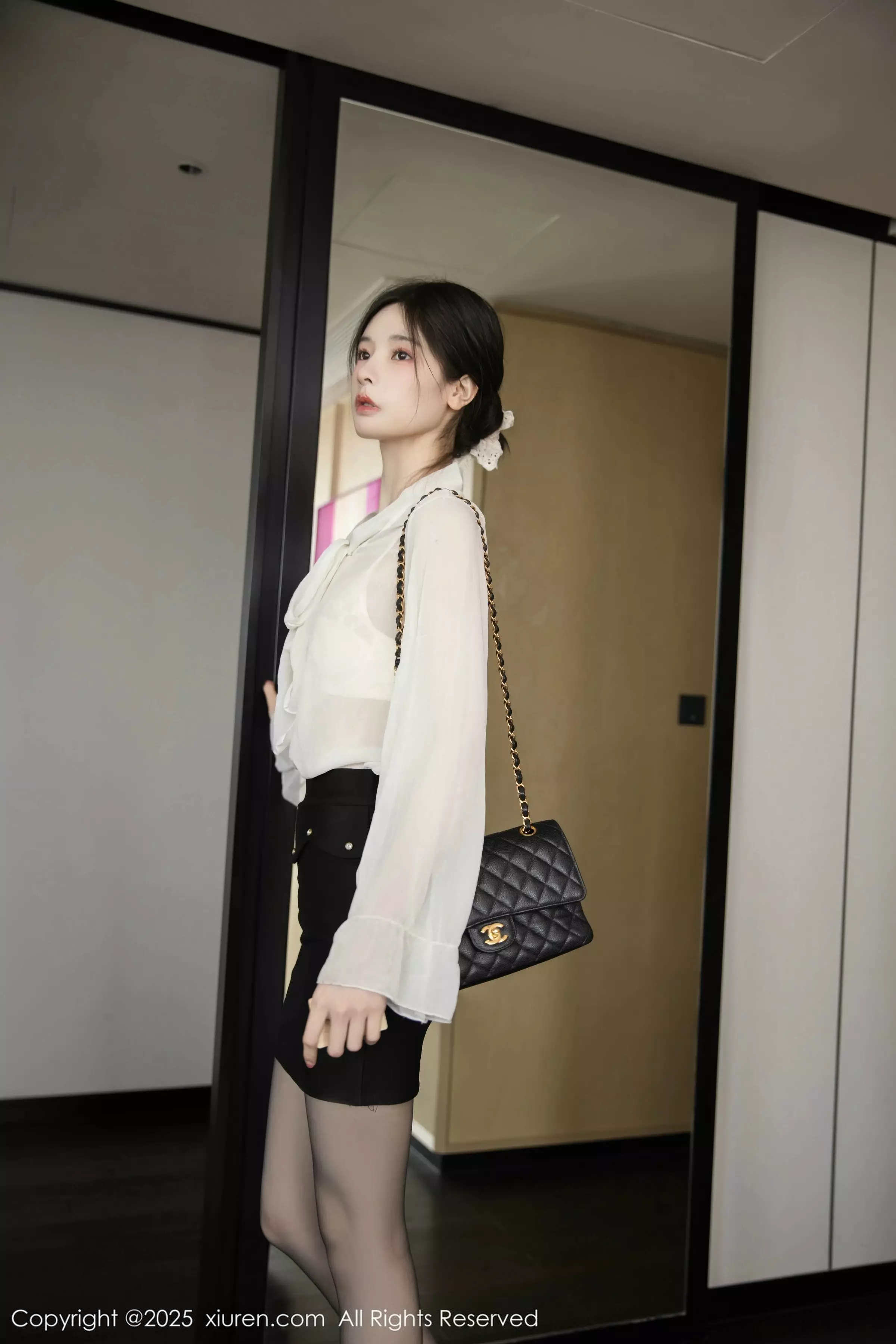 秀人集.com_[XiuRen秀人网]No.10319_模特布丁wow性感白色上衣配黑短裙露超薄黑丝秀美腿诱惑写真80P