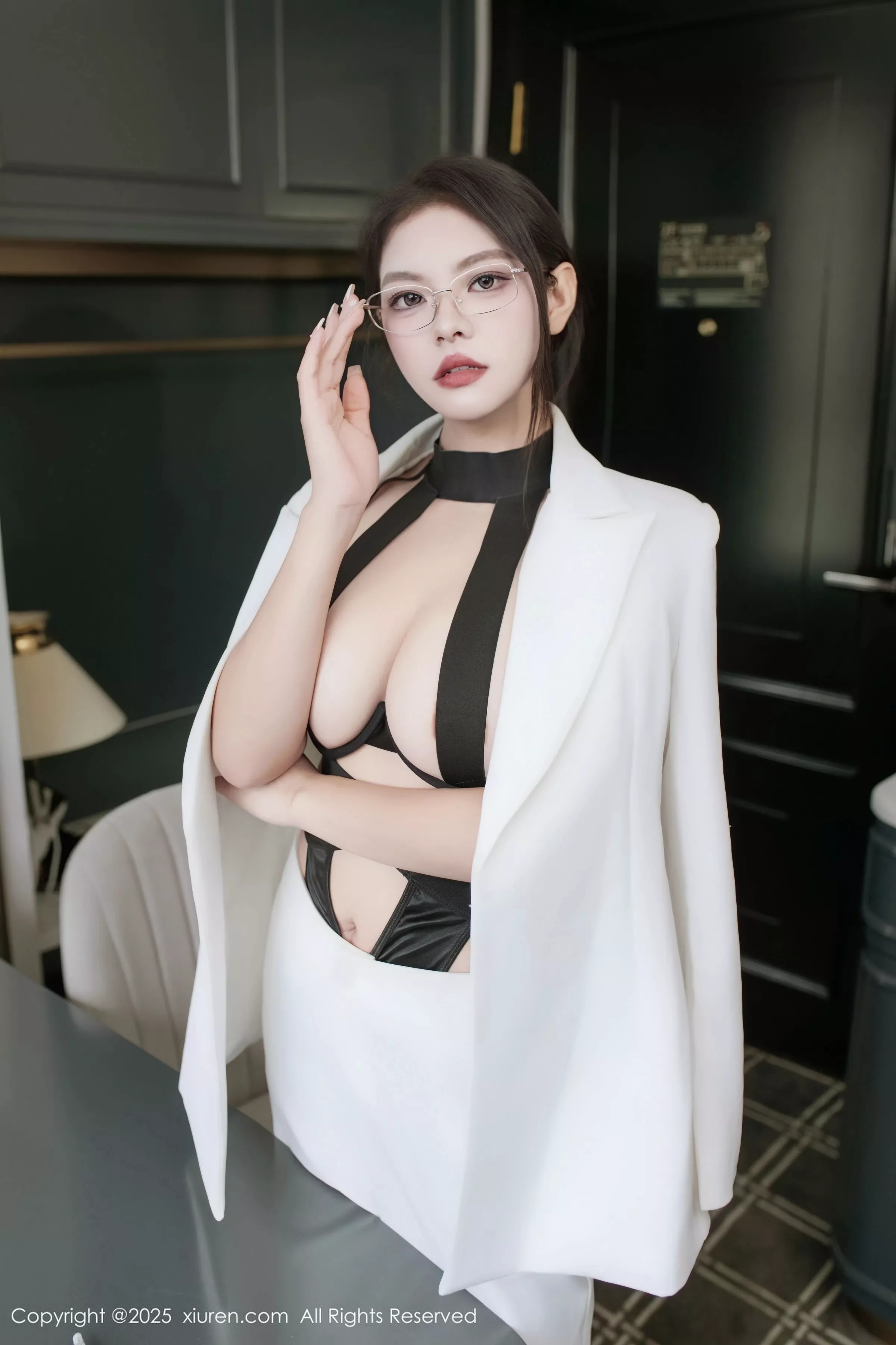 秀人集.com_[XiuRen秀人网]No.10464_新人模特冬安白色西服露黑色情趣内衣配黑丝袜秀丰满身材诱惑写真94P