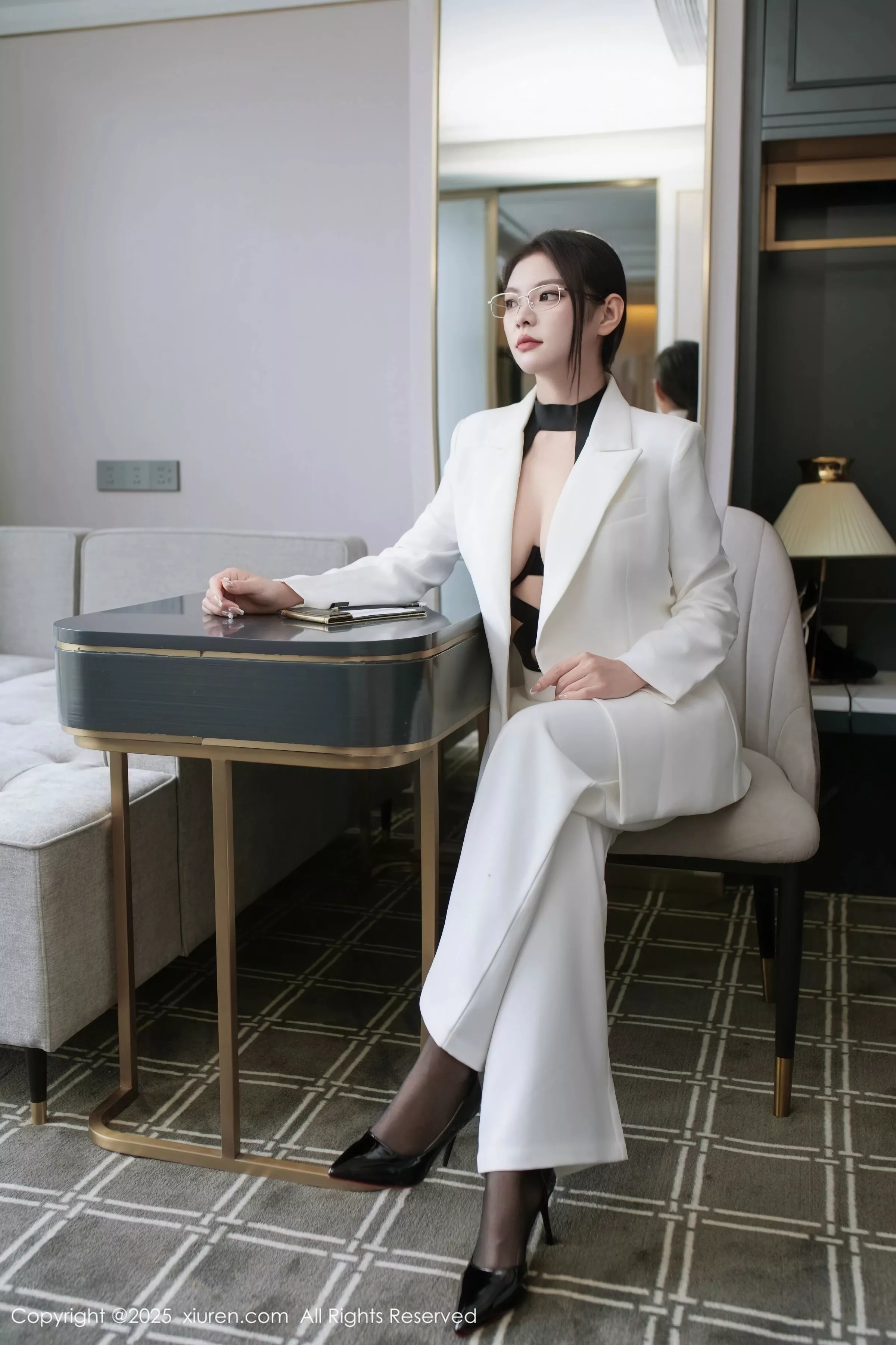 秀人集.com_[XiuRen秀人网]No.10464_新人模特冬安白色西服露黑色情趣内衣配黑丝袜秀丰满身材诱惑写真94P