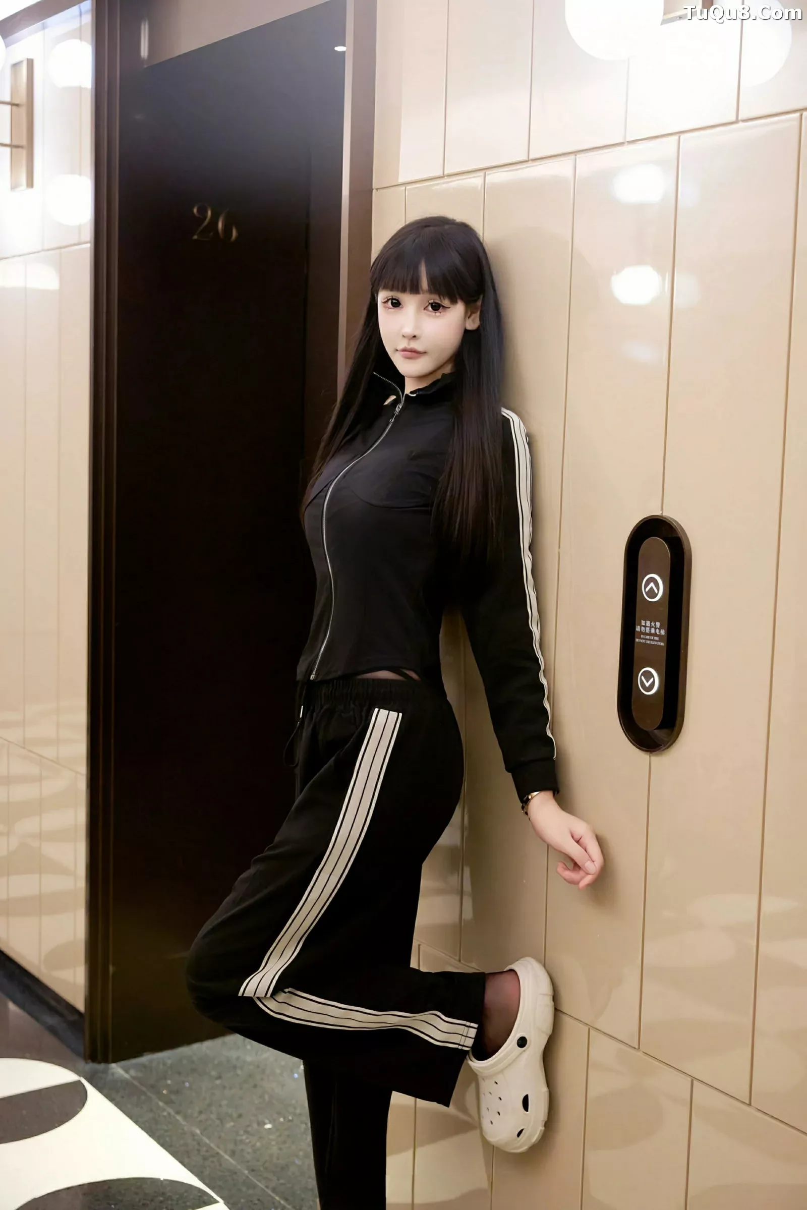 秀人集.com_[XiuRen秀人网]No.10482_模特智恩baby性感黑色情趣内衣配超薄黑丝秀丰腴身材诱惑写真75P