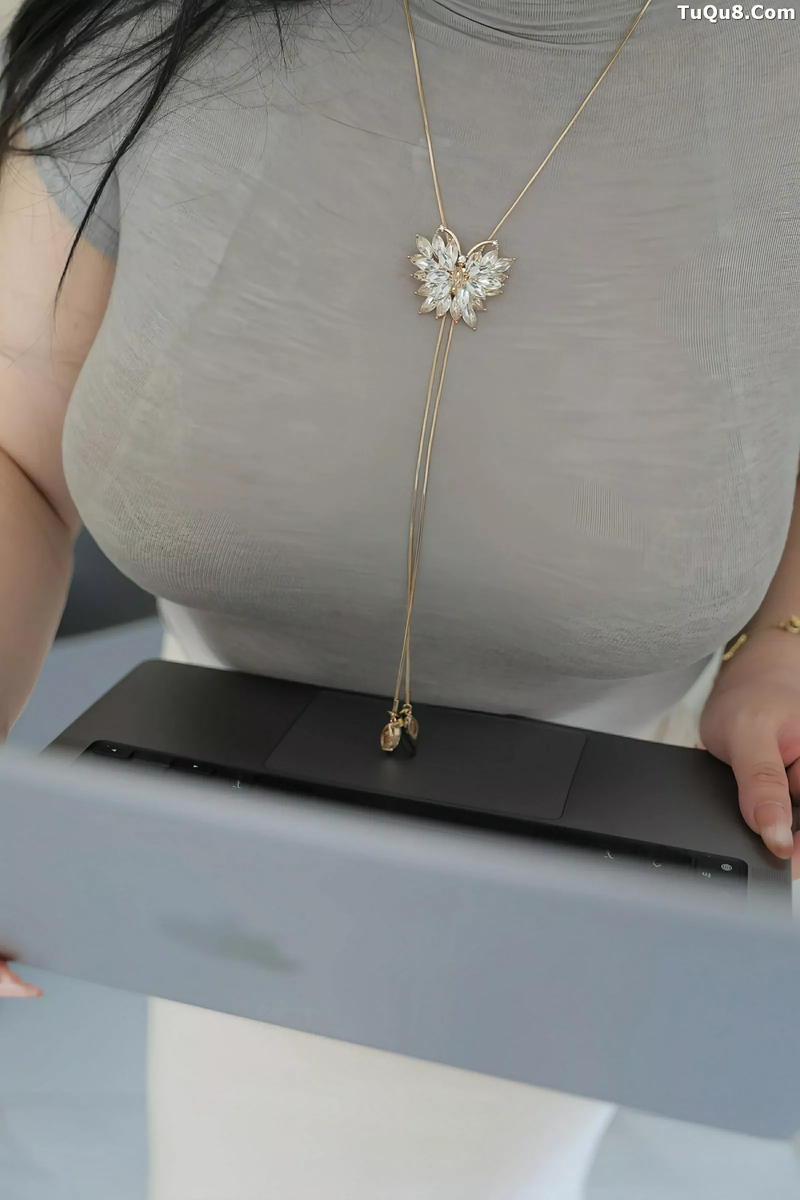 秀人集.com_[XiuRen秀人网]No.10488_模特王婉悠Queen性感灰色OL服饰配超薄肉丝秀丰腴身姿诱惑写真80P