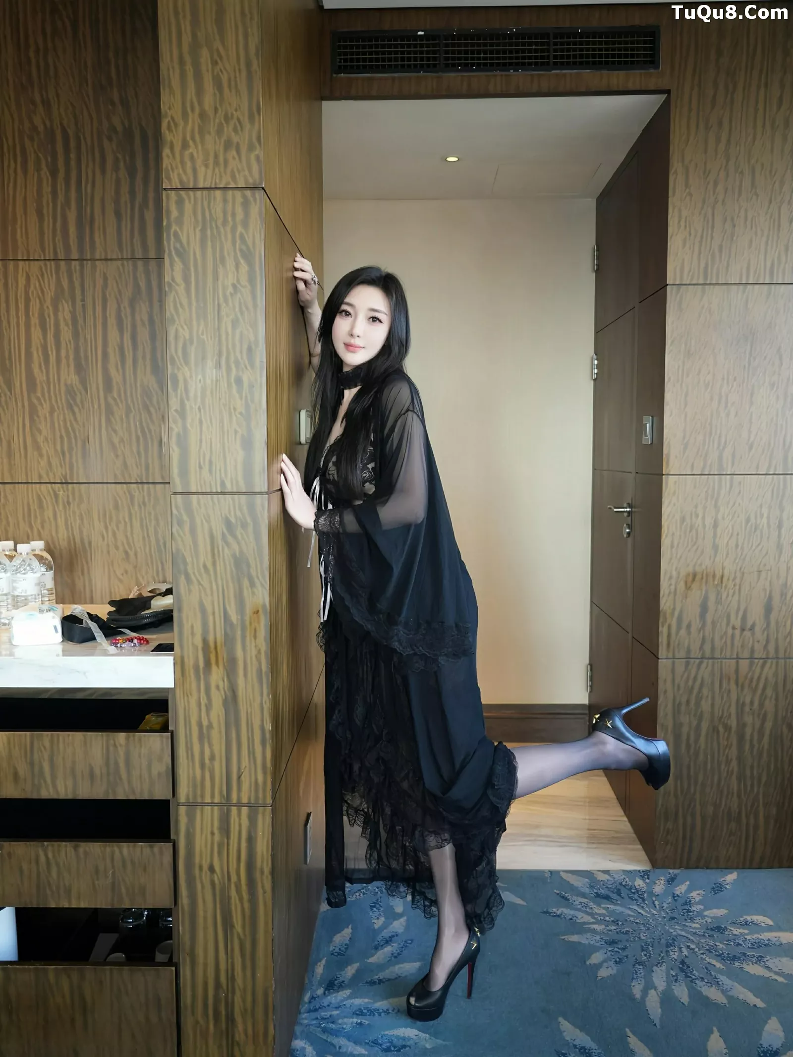 秀人集.com_[XiuRen秀人网]No.10490_模特苏一诺性感黑色睡袍露蕾丝内衣配黑丝袜秀丰满身材诱惑写真80P