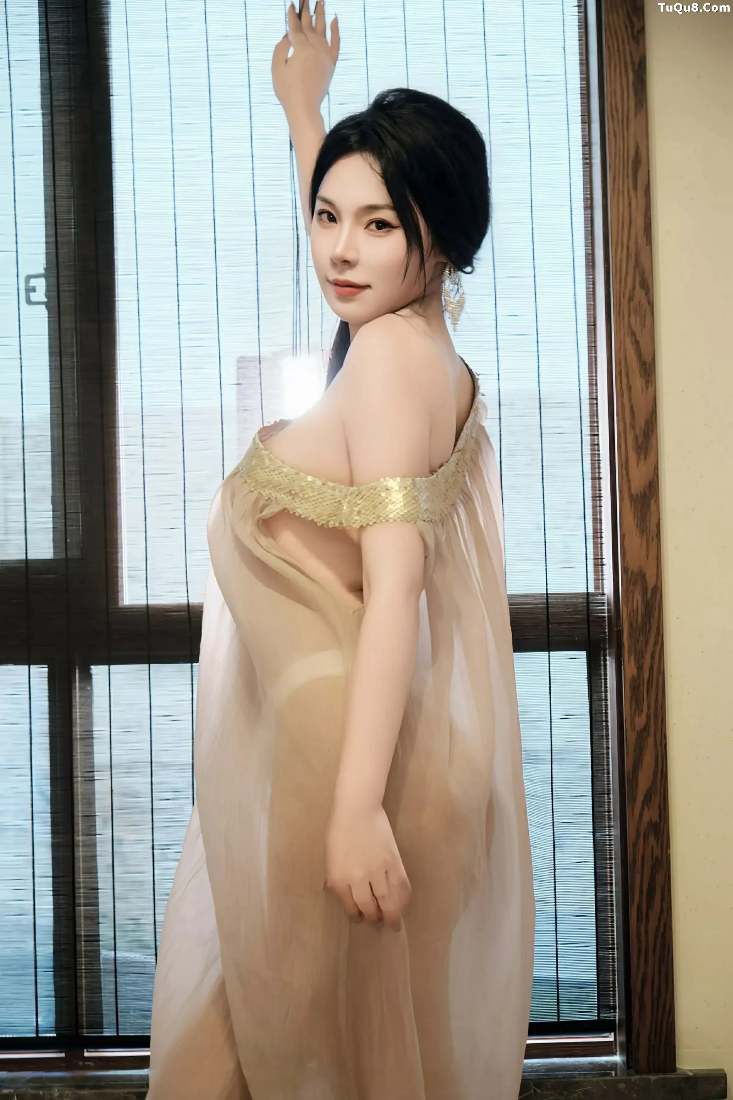 秀人集.com_[XiuRen秀人网]No.10500_模特麦田私房性感透视薄纱连衣长裙半脱秀丰乳肥臀惹火诱惑写真50P