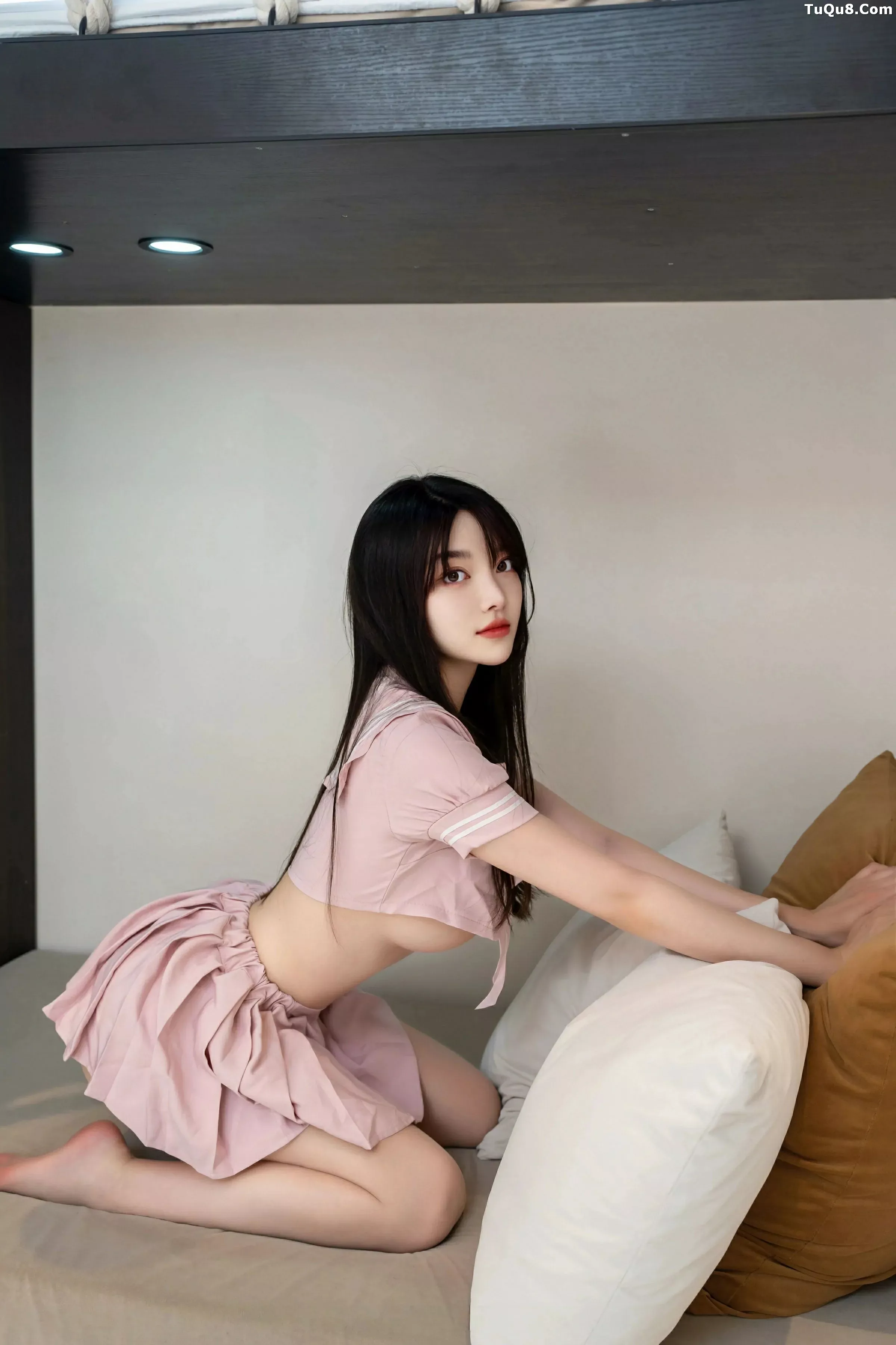 秀人集.com_[XINGYAN星颜社]VOL.364_模特白露lulu性感粉色JK制服配超薄肉丝秀完美身材诱惑写真66P