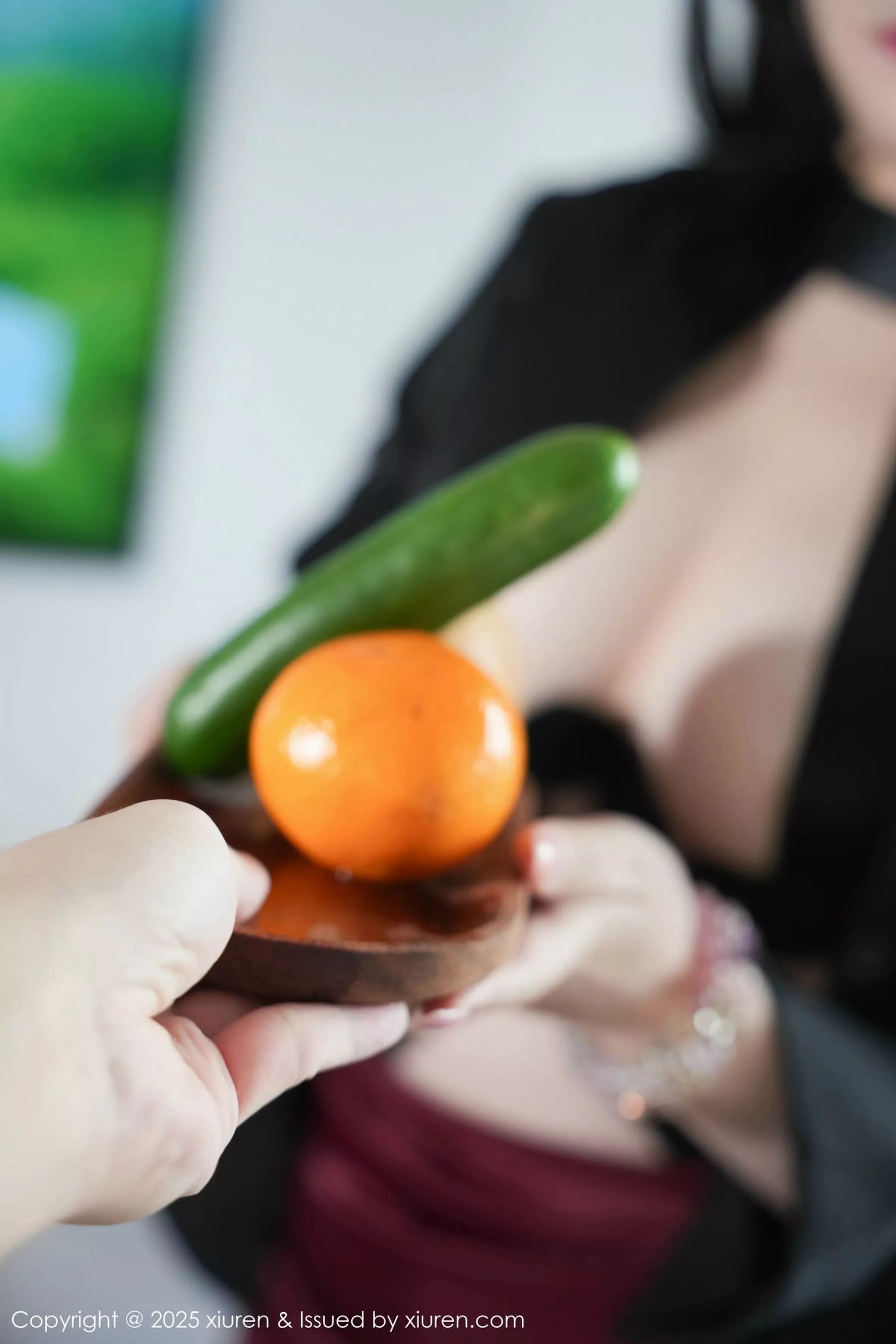 秀人集.com_[XiuRen秀人网]No.10527_模特软情性感黑色制服配红色短裙露超薄黑丝秀曼妙身姿诱惑写真66P